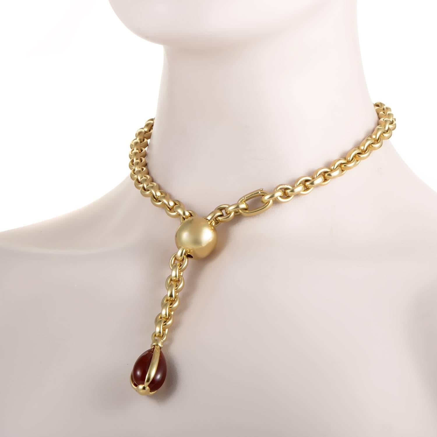 Fantastic flamboyance and exuberance of 18K yellow gold is enhanced by the brilliant design of the chain and impeccable crafting while the fashionable sight is completed by the majestic carnelian stone exuding its powerful nuance at the