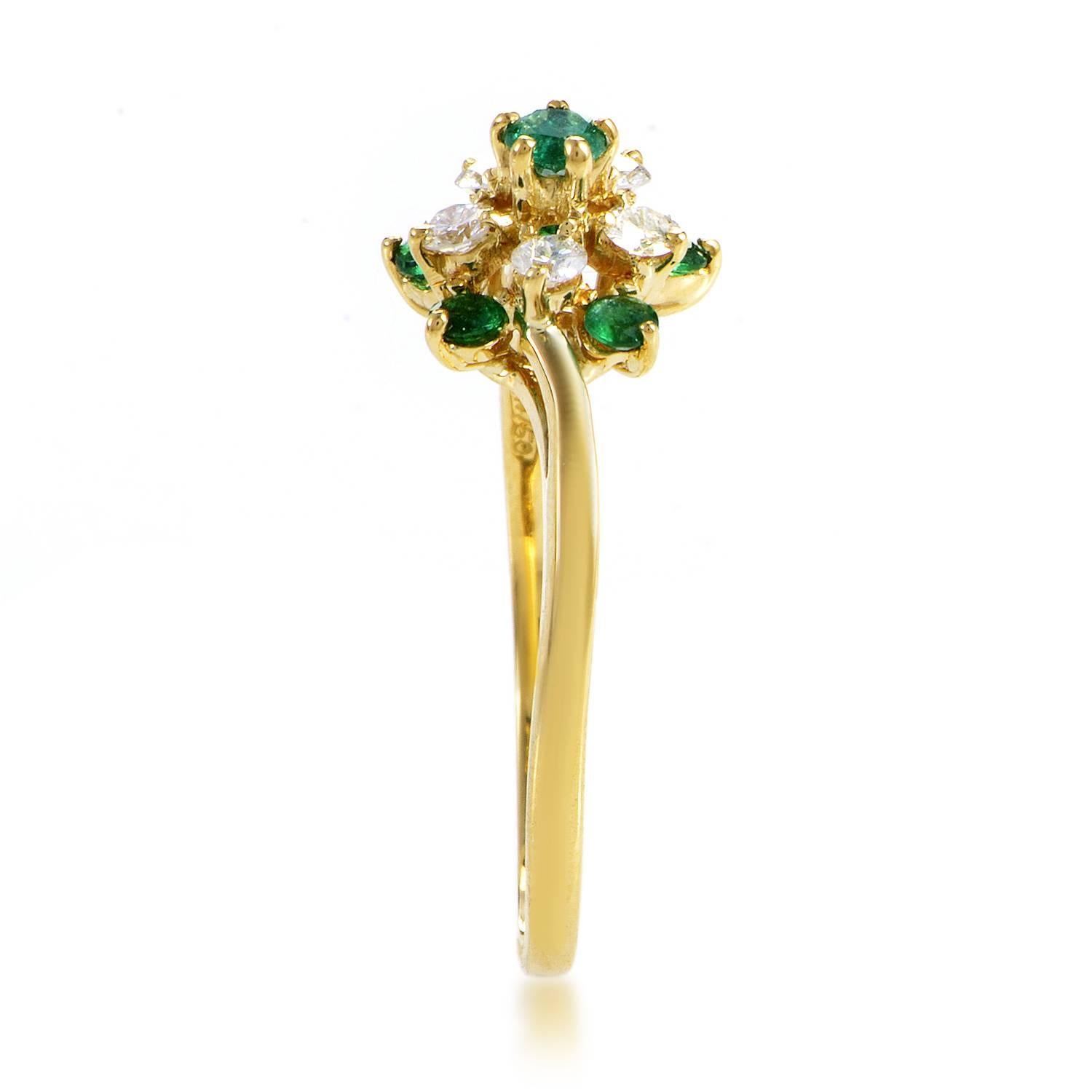 Kutchinsky Emerald Diamond Gold Cluster Ring In Excellent Condition In Southampton, PA