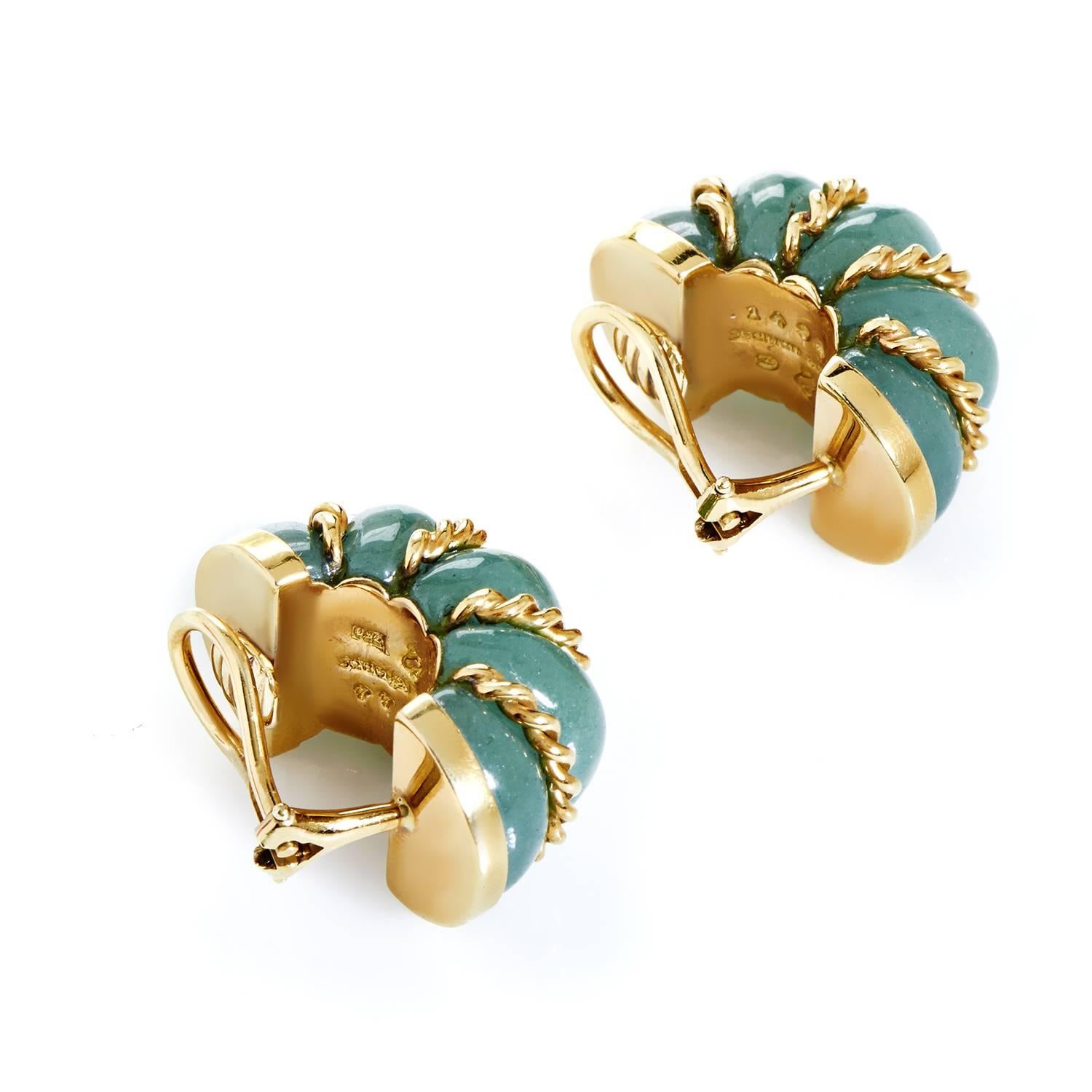 The marvelous nuance of the gorgeous green aventurine stones combines tastefully with the luxurious warm shimmer of intriguingly designed 18K yellow gold in these nifty earrings from Seaman Schepps which offer a classy look.
Included Items: