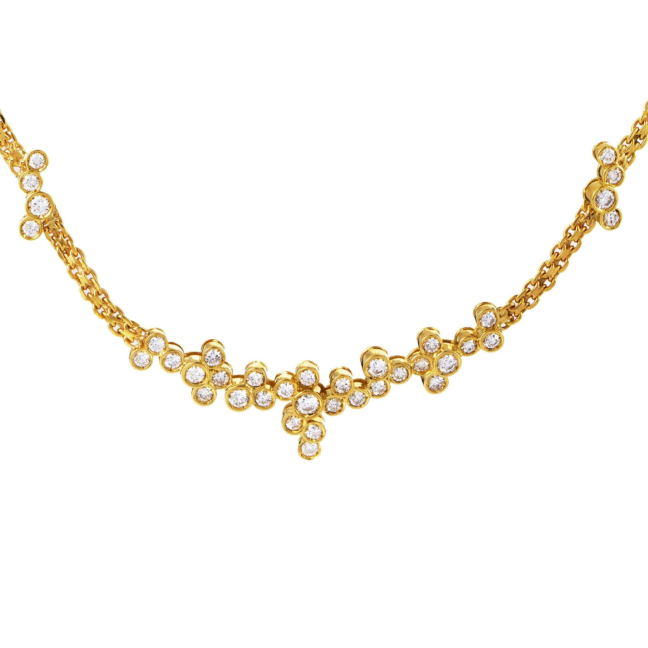 Arranged in a seemingly chaotic manner to create a mesmerizing sight, the lustrous diamonds weighing in total 1.90 carats lend their everlasting sparkle to this spellbinding 18K yellow gold necklace from Dior.
Pendant Dimensions: 0.63 x