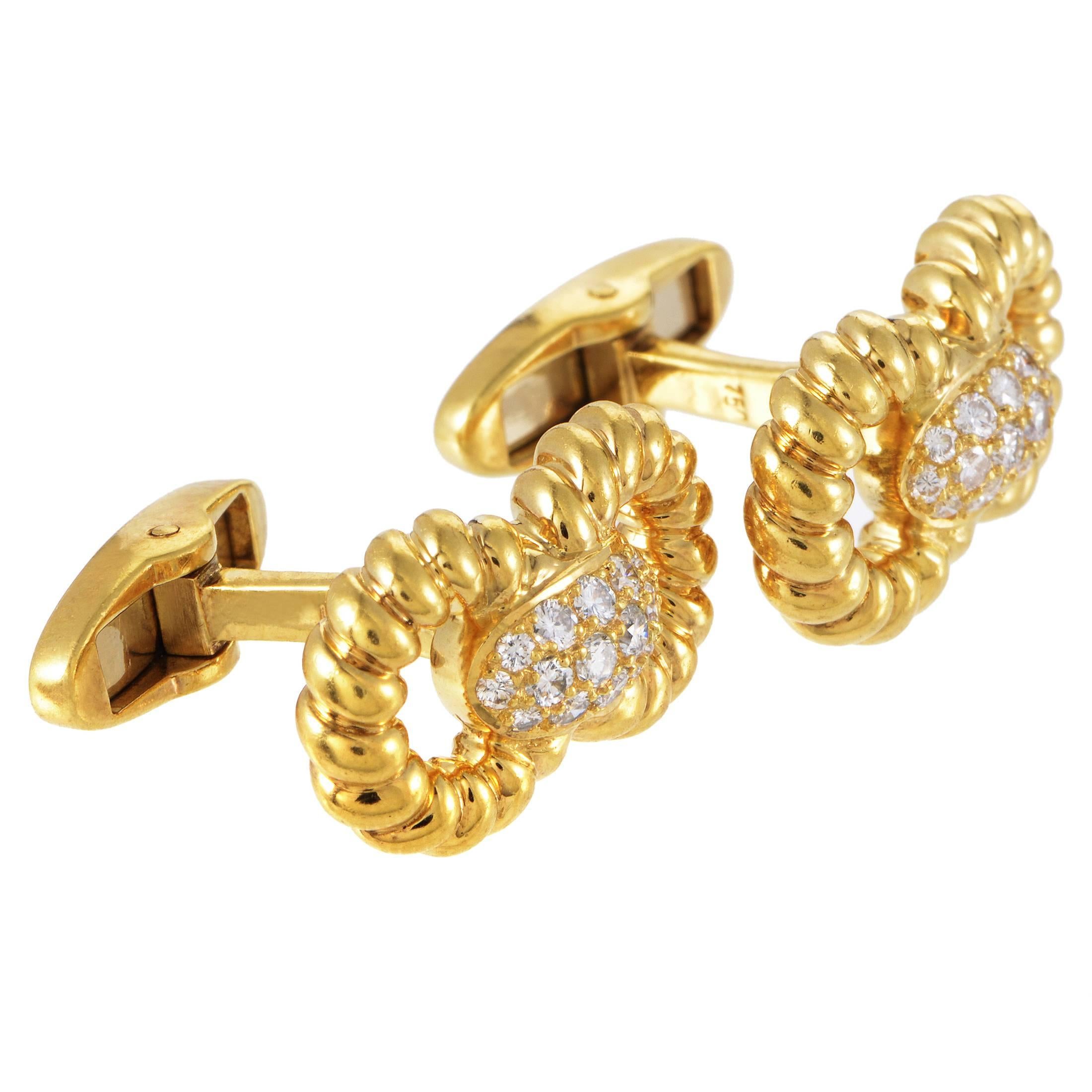 Producing an engaging aura of classic luxury by combining the fantastic 18K yellow gold and resplendent diamonds weighing in total 0.50ct, these astonishing cufflinks from Guy Laroche offer an eye-catching effect and tasteful appeal.