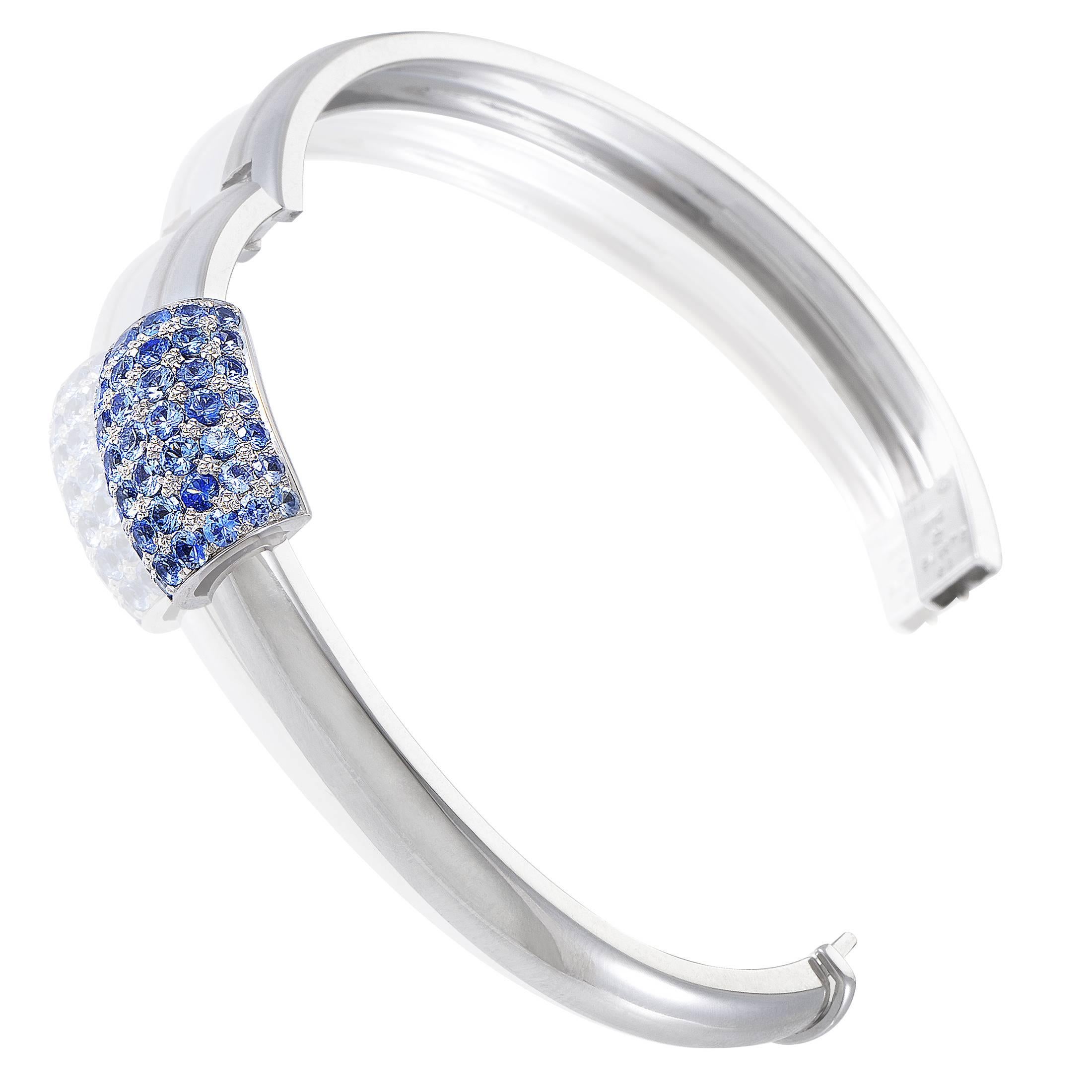 Providing outstanding brilliance and splendid color against the smooth gleam and elegant tone of 18K white gold, the scintillating sapphires add an eye-catching effect to this remarkable bracelet from Piaget.
Included Items: Manufacturer's Box