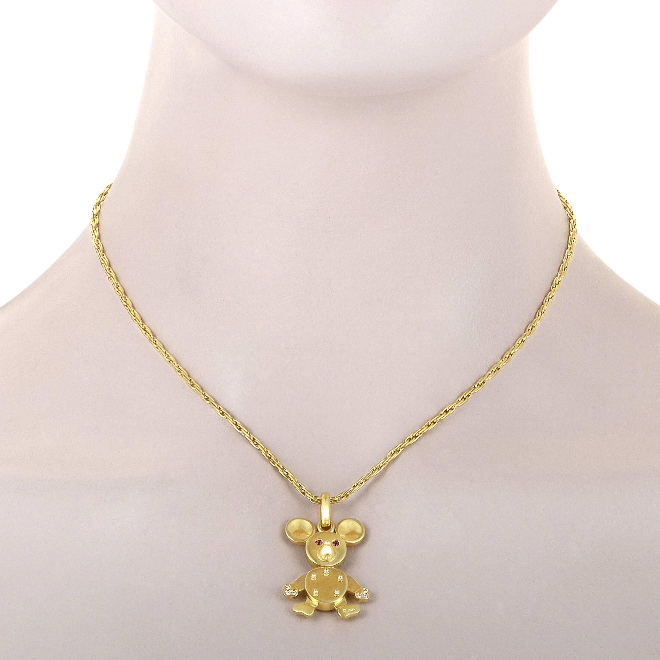Designed in the brand's distinctive style and exuding the familiar adorable allure, the nifty pendant of this delightful necklace from Pomellato is made of luxuriously gleaming 18K yellow gold and adorned with sparkling diamonds as well as striking