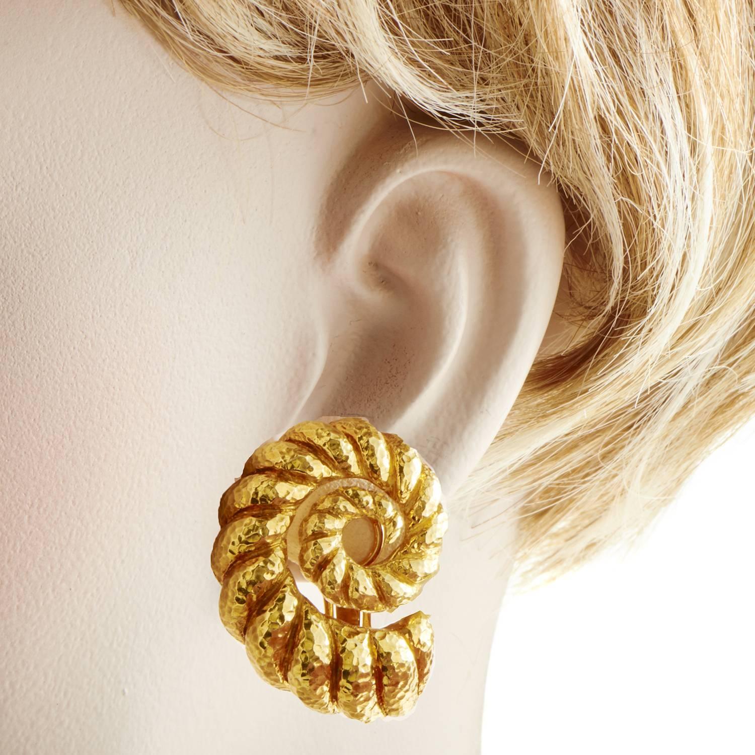 David Webb Gold Coiled Rope Clip-On Earrings In Excellent Condition In Southampton, PA