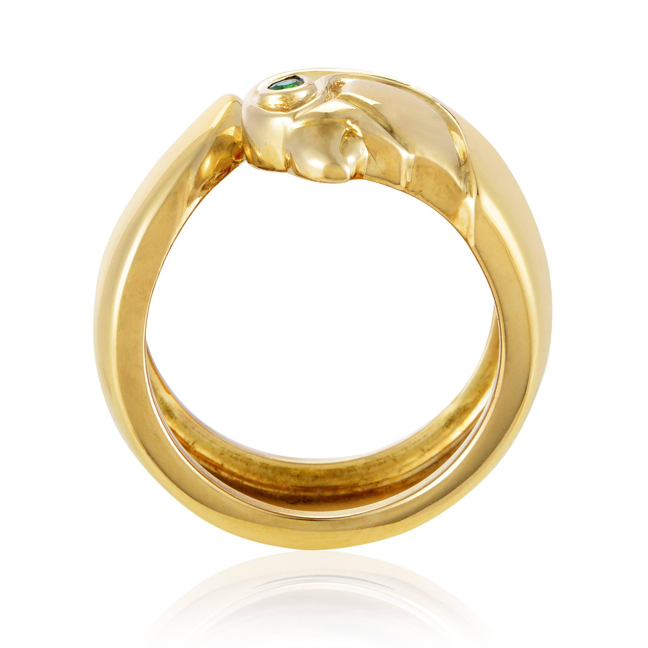 Cartier creations always boasts a unique air of regality that i is without comparison. The ring is made of 18K yellow gold and is shaped like a bird with an emerald-set eye.
Ring Size: 6.5(52)
Ring Top Dimensions: 18 x 15mm
Band Thickness: 13