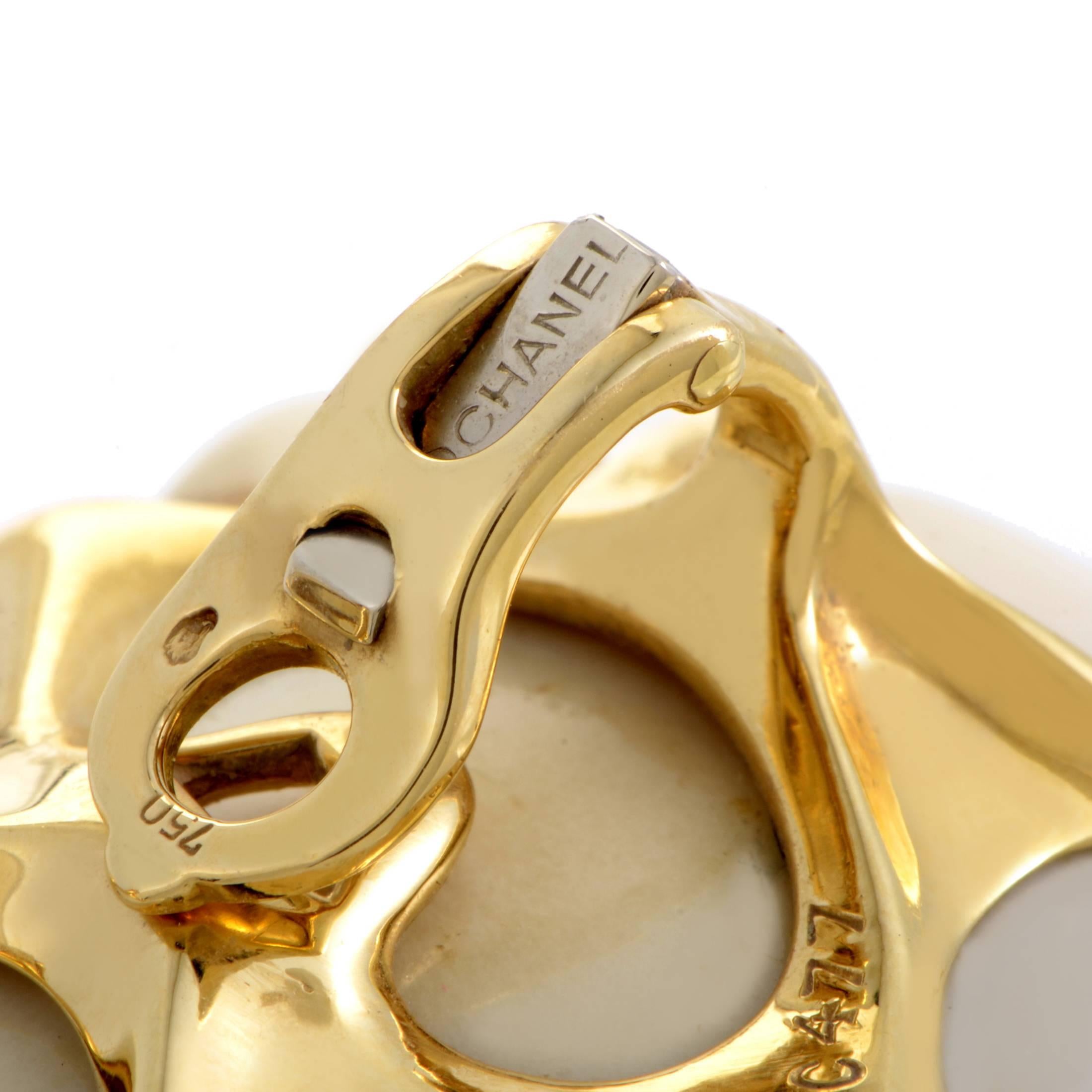 Women's Chanel Camélia Large Yellow Gold White Agate Clip-on Earrings