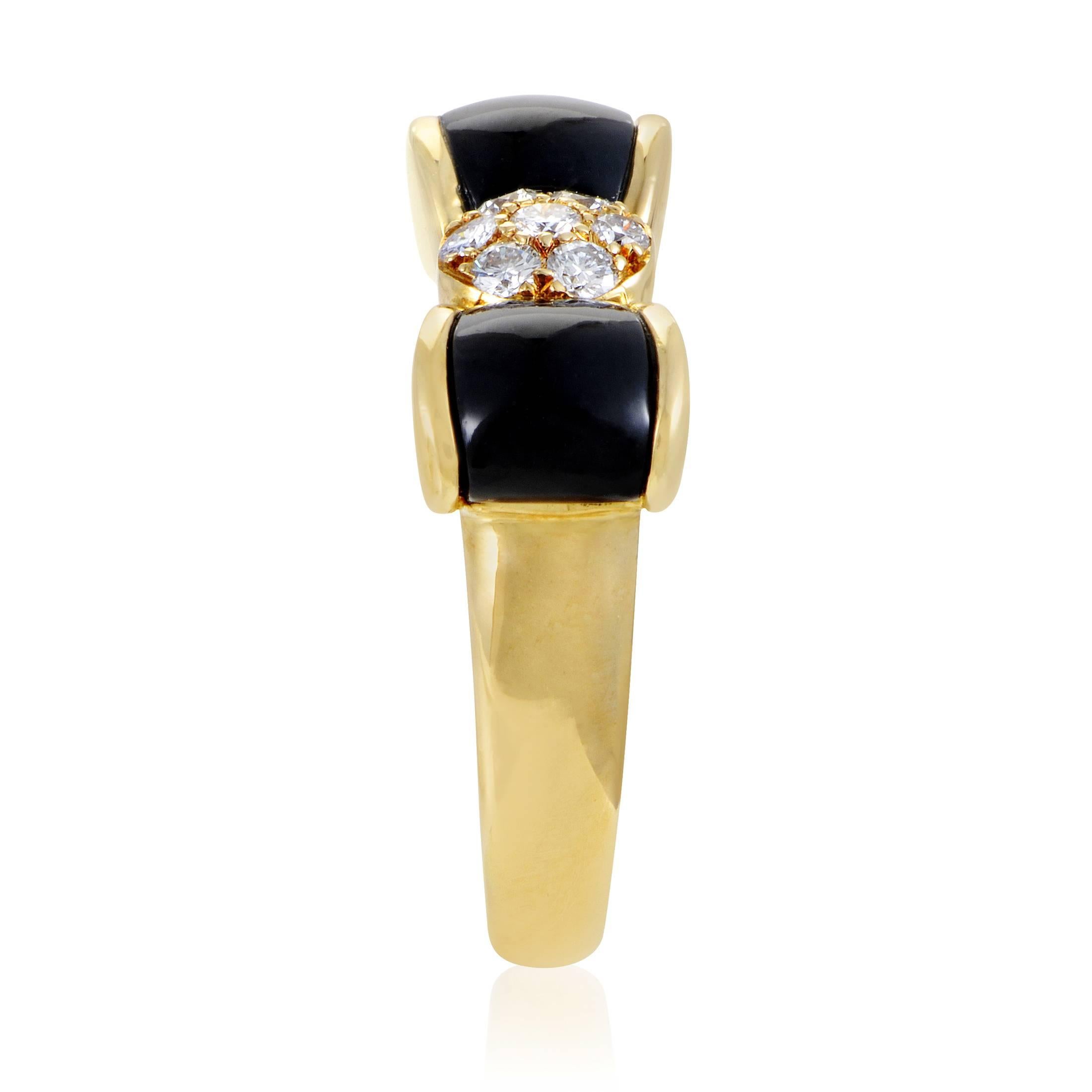 Van Cleef & Arpels Yellow Gold Diamond and Onyx Bow Ring In Excellent Condition In Southampton, PA
