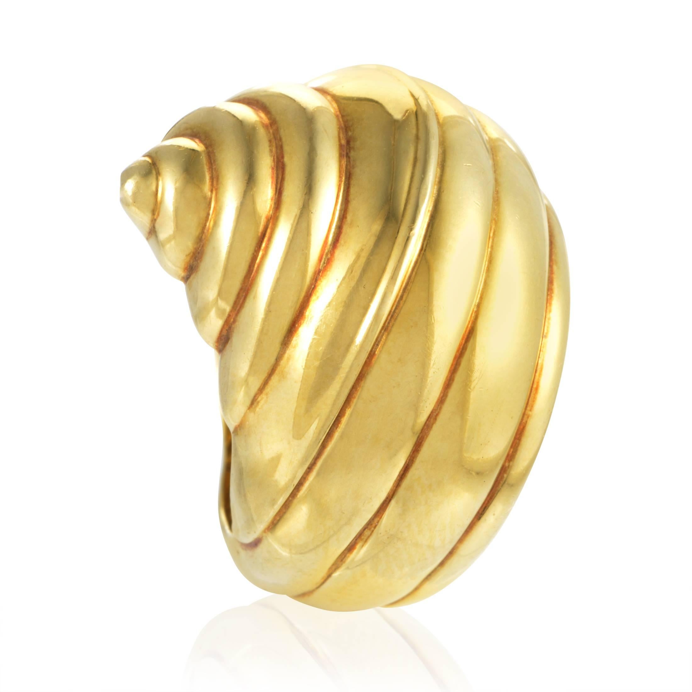 Chanel Yellow Gold Seashell Ring In Excellent Condition In Southampton, PA