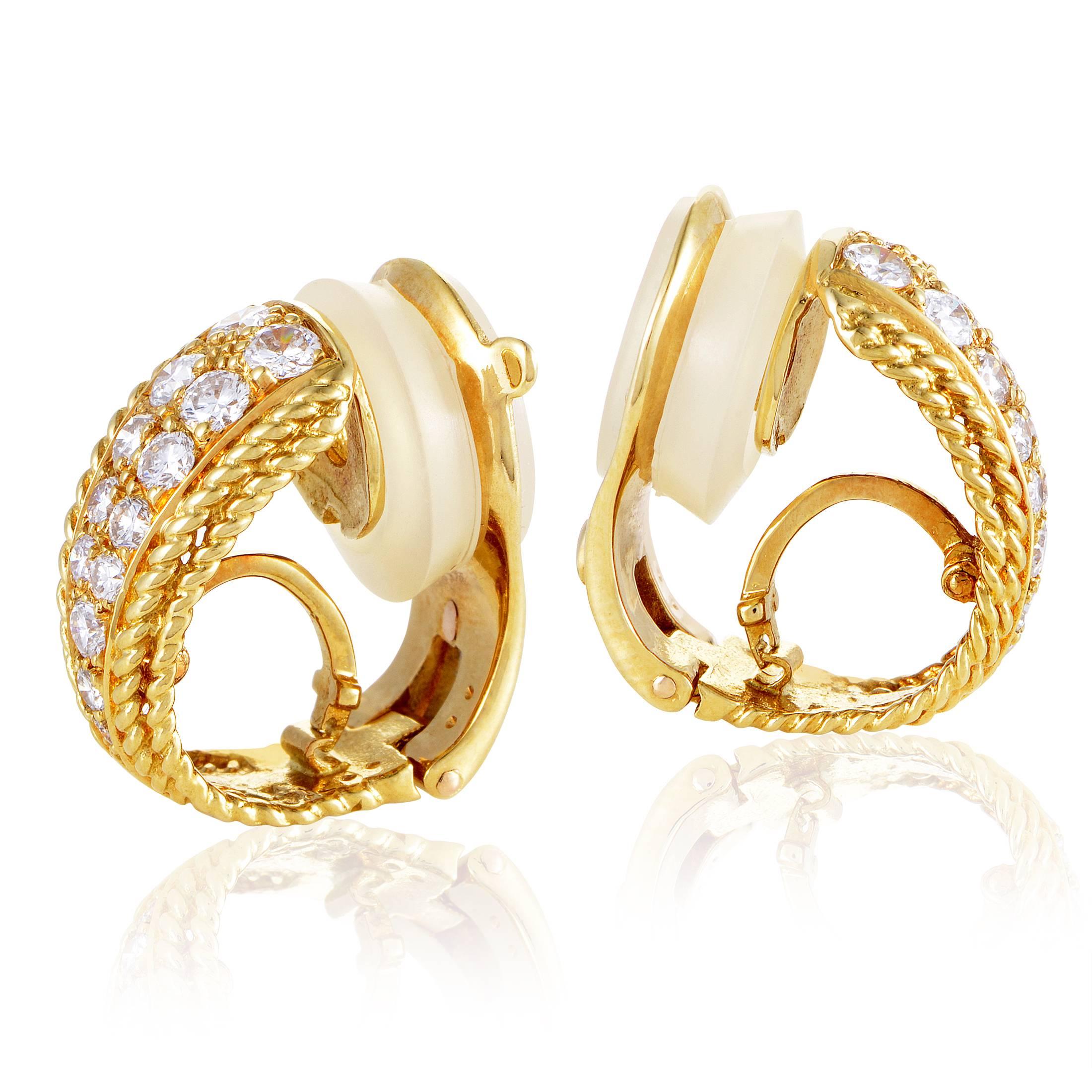 Van Cleef & Arpels Yellow Gold Diamond Clip-on Earrings In Excellent Condition In Southampton, PA