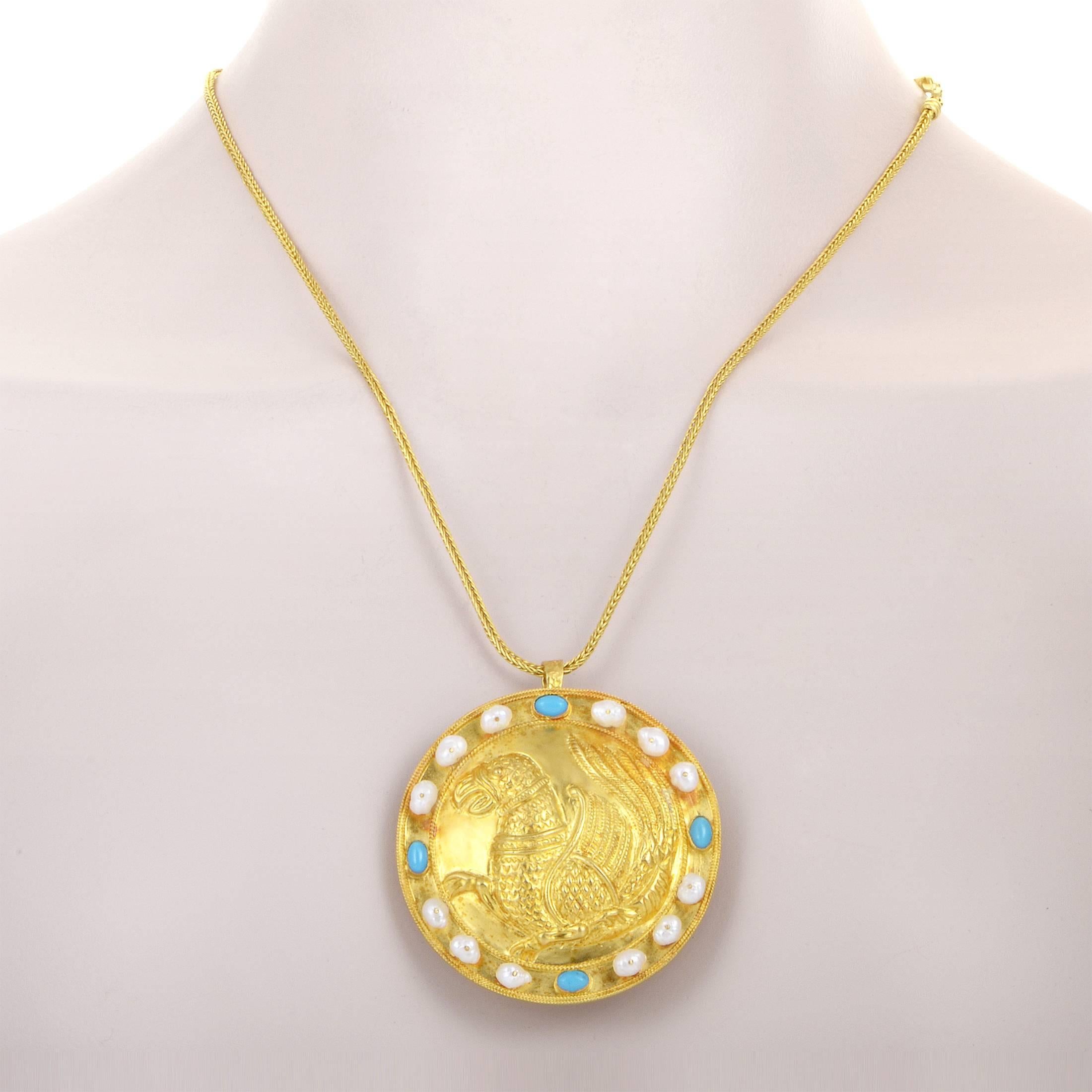 With an intriguing and delicate relief embellishing the wonderfully radiant surface of the 18K yellow gold pendant, this magnificent necklace from Ilias Lalaounis boasts an appealing blend of delightful pearls and gorgeous turquoise stones for an