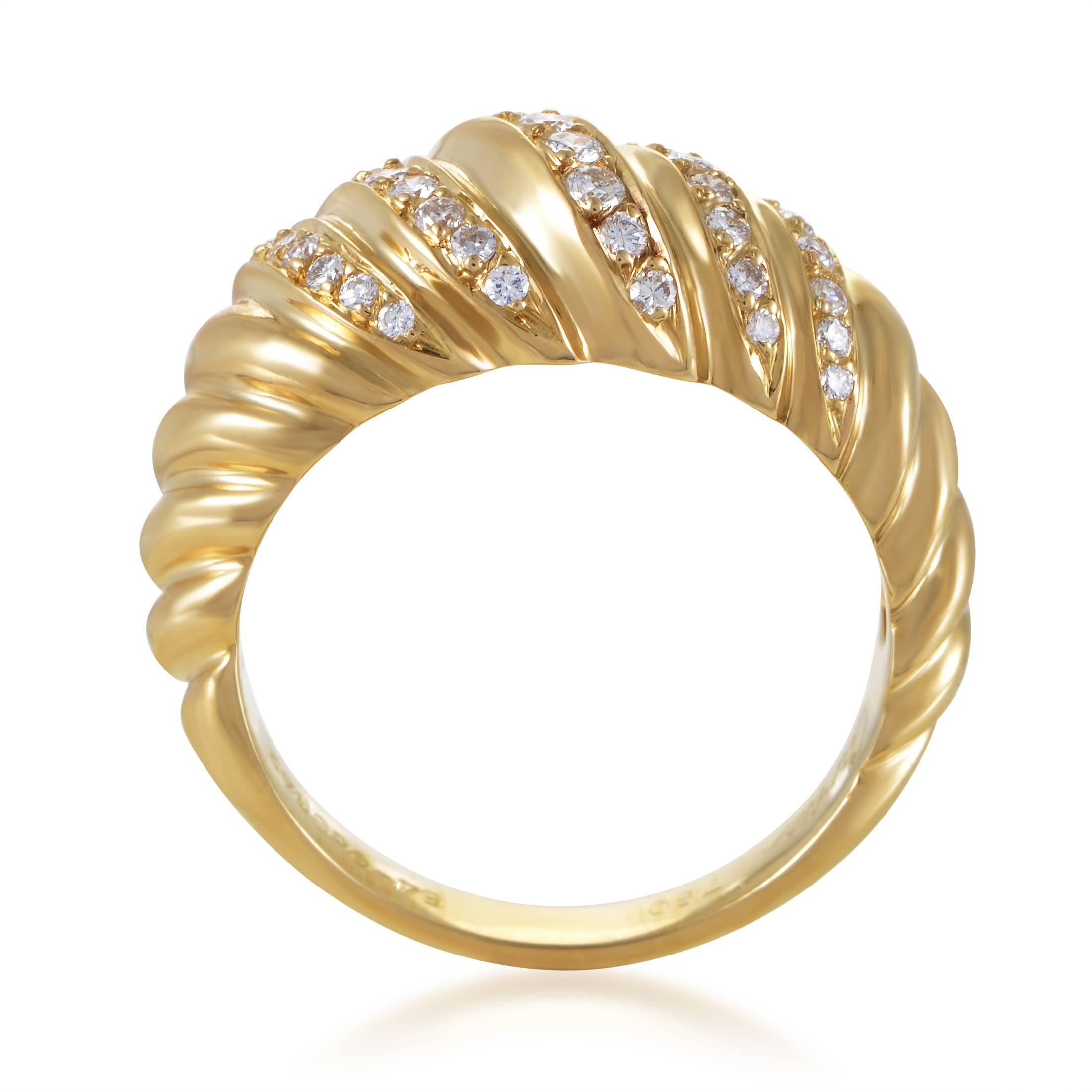 Das fabelhafte 18-karätige Gelbgold:: das mit seiner makellos schimmernden Oberfläche und seiner wunderbar gewundenen Form einen funkelnden Effekt erzeugt:: ist bei diesem bemerkenswerten Ring von Cartier mit ca. 0::45 Karat funkelnden Diamanten