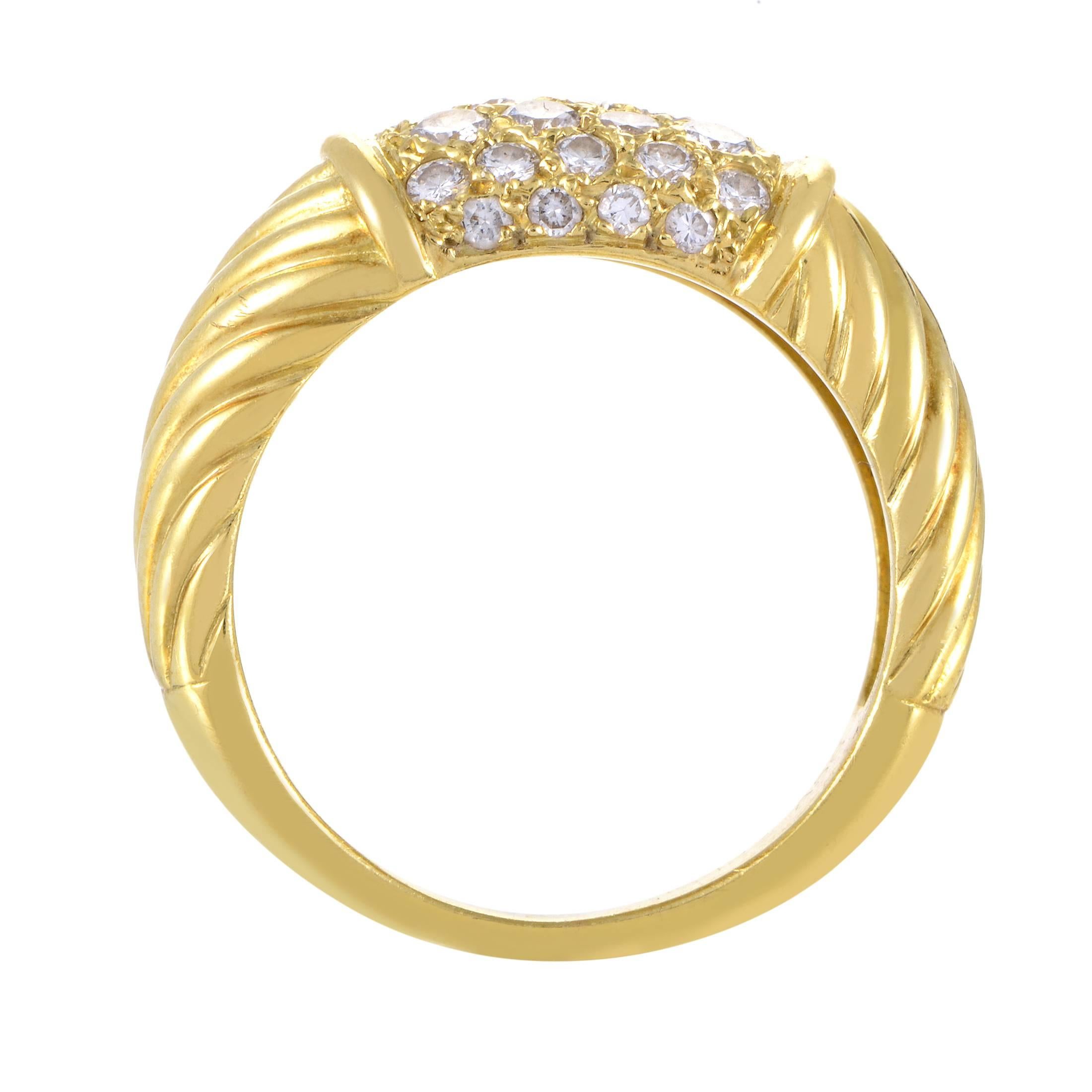 Leading up to the glamorous central spot where the refreshing brilliance of diamonds totaling 0.65ct meets the exuberant radiance of 18K yellow gold, the alluring décor of this stunning ring from Van Cleef & Arpels produces a mesmerizing
