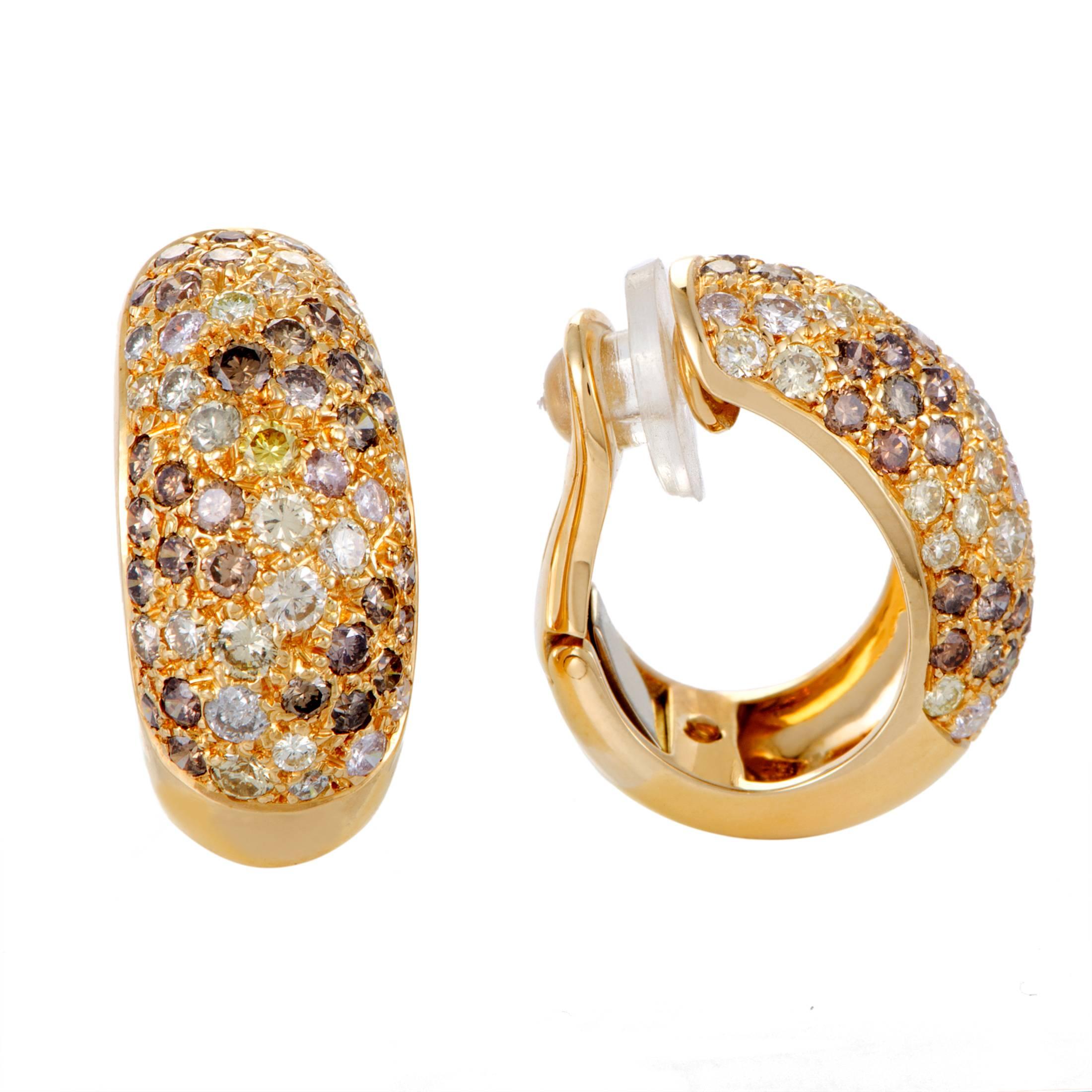 Fascinating multicolored diamonds are arranged to produce a scintillating sight in these fabulous 18K yellow gold earrings from Cartier which catch your eye with their dazzling effect produced by the gold radiance and diamond brilliance.
Included