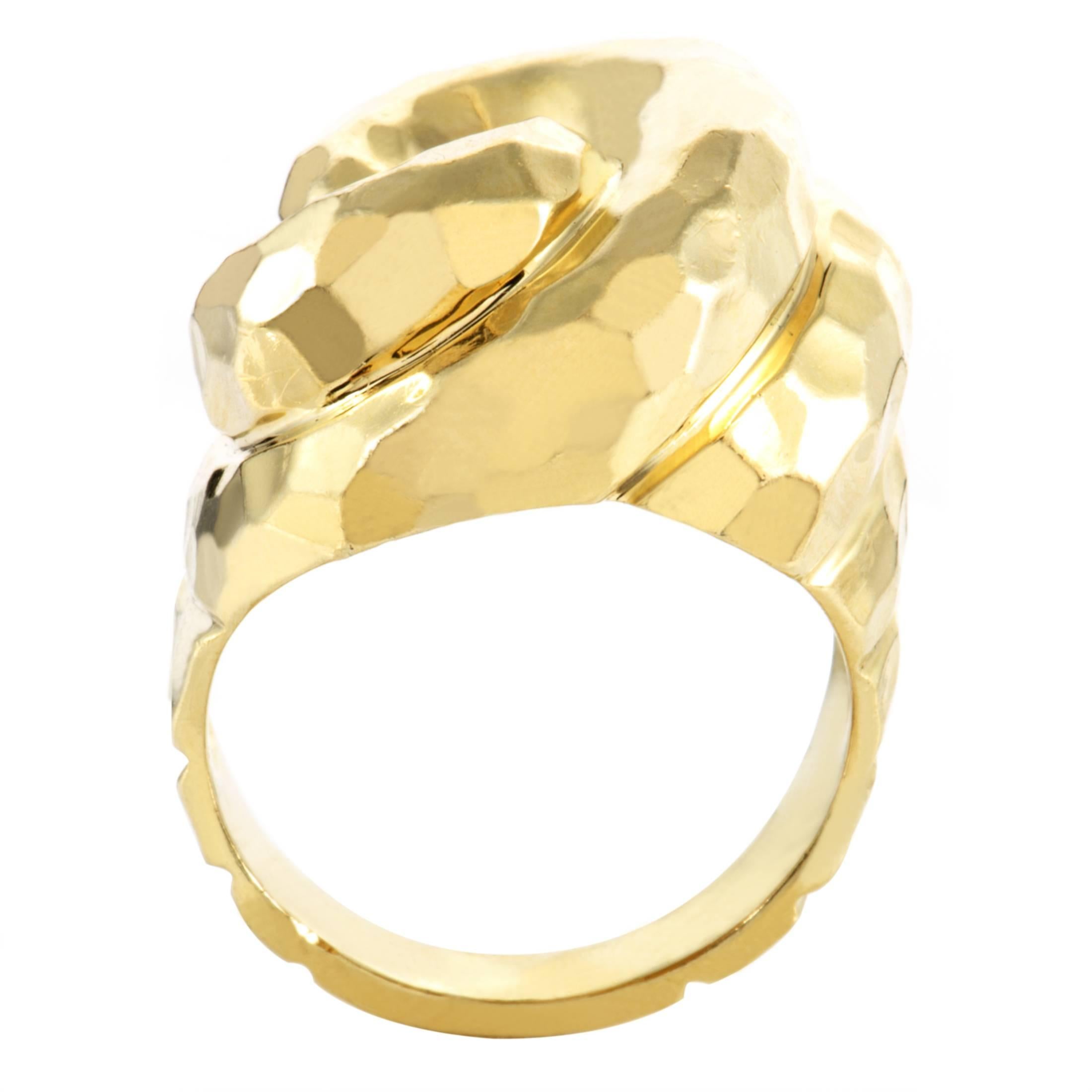 Focusing on bringing out the intrinsic radiant allure of 18K yellow gold through designing a spellbinding spiraling shape and applying a mesmerizing faceted finish, Henry Dunay present this magnificent and luxurious ring.
Ring Size: 9.25 (59
