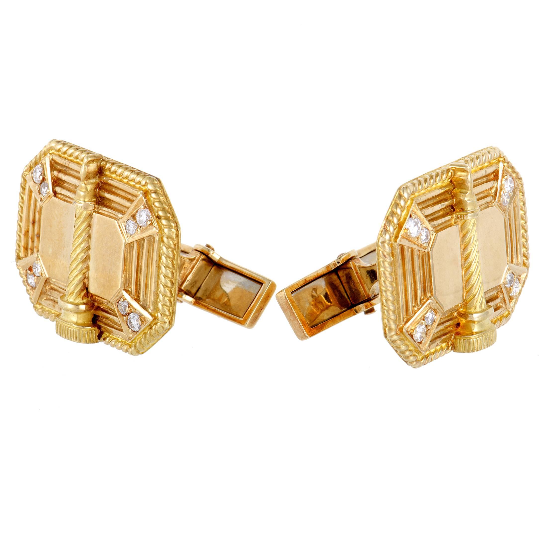 The intricate workings upon exuberant 18K yellow gold produce an aura of classic luxury in these fantastic cufflinks from Boucheron which are also set with glistening diamonds weighing in total 0.25ct for a splendid final touch.
Included Items: