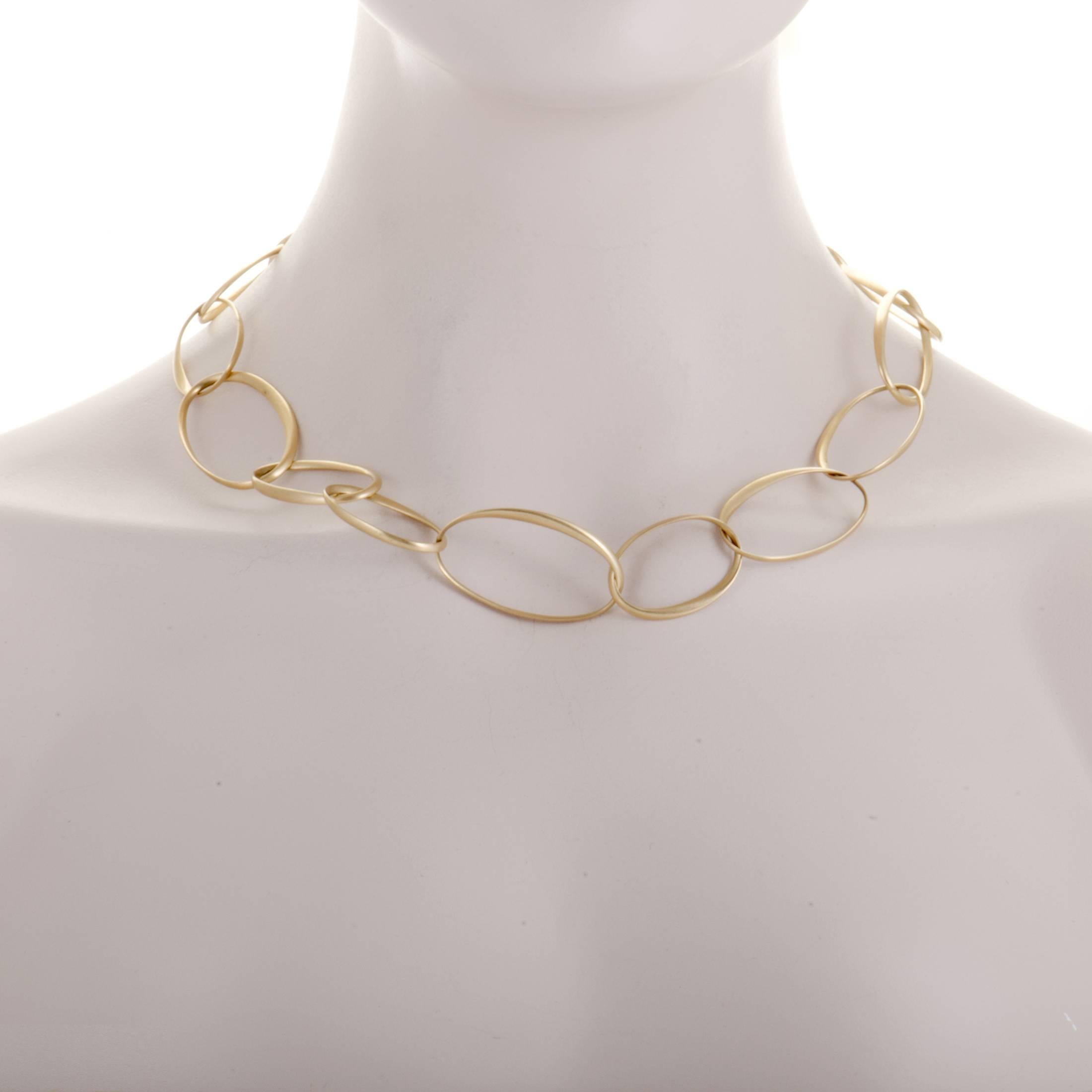 Astounding simplicity and delightfully graceful lines of this enchanting necklace from the Victoria collection by Pomellato create a magnificent sight while the intrinsic radiance of 18K rose gold is brought out brilliantly through the immaculate