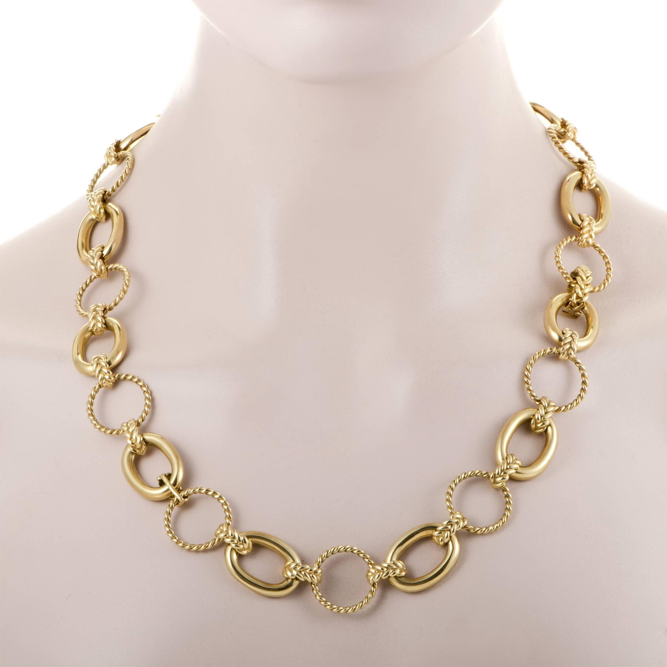 Magnificent vintage style and an irresistible aura of classic luxury make this stunning necklace from Cartier an item of immense allure, with enchanting radiance and intricate ornamentation of 18K yellow gold captivating the beholder.