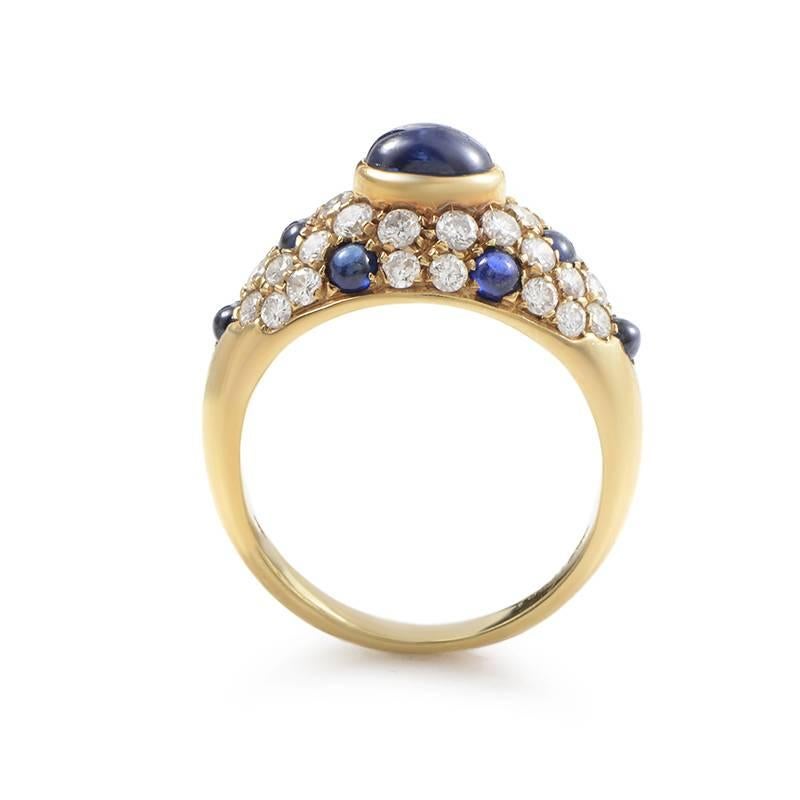 A pave of precious gemstones brings the design of this dazzling ring from Cartier to life! The ring is made of 18K yellow gold and is set with a pave of 1ct of diamonds and 1.25ct of sapphires. Lastly, a sapphire cabochons plays the role of main