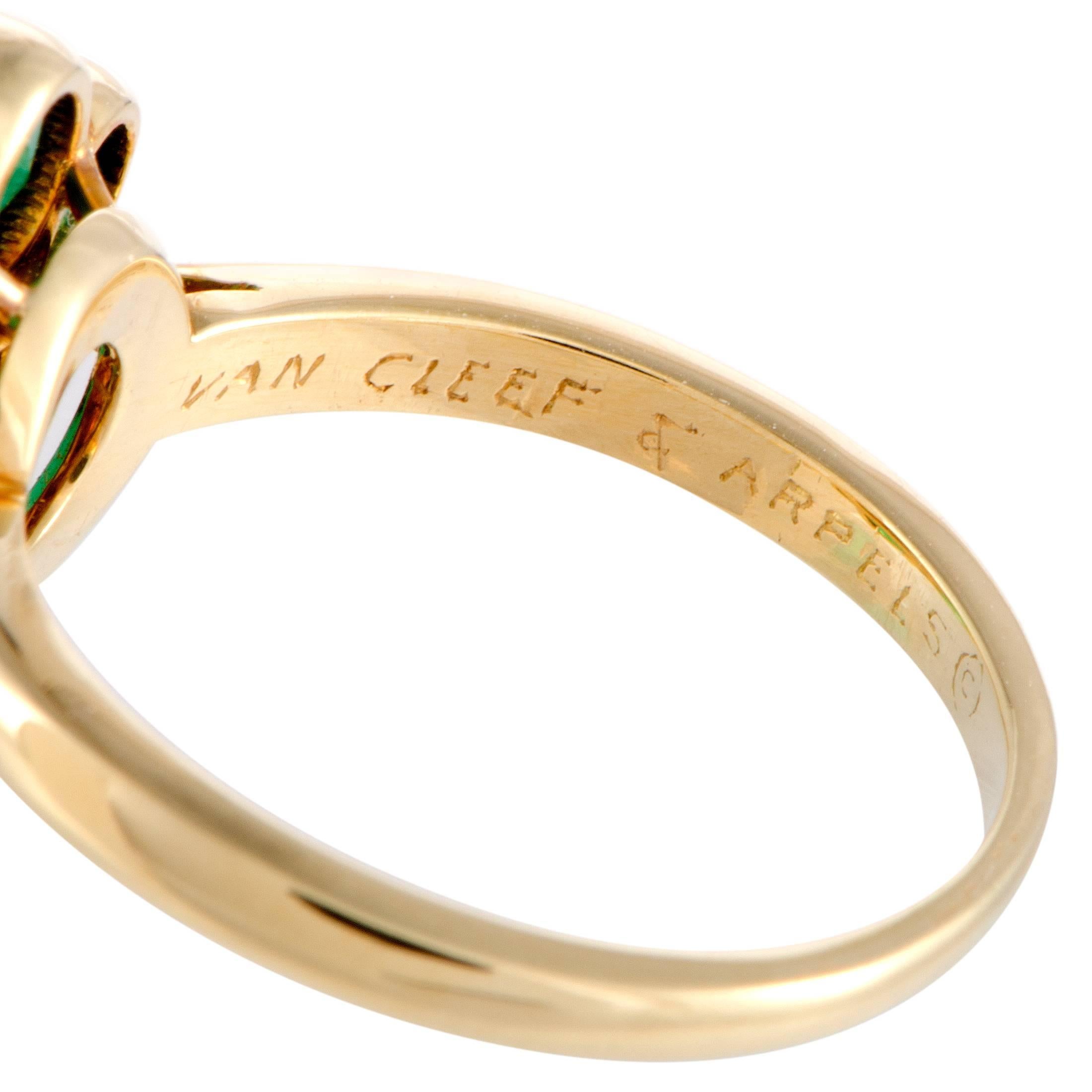 Van Cleef & Arpels Diamond Emerald Gold Flower Ring 1