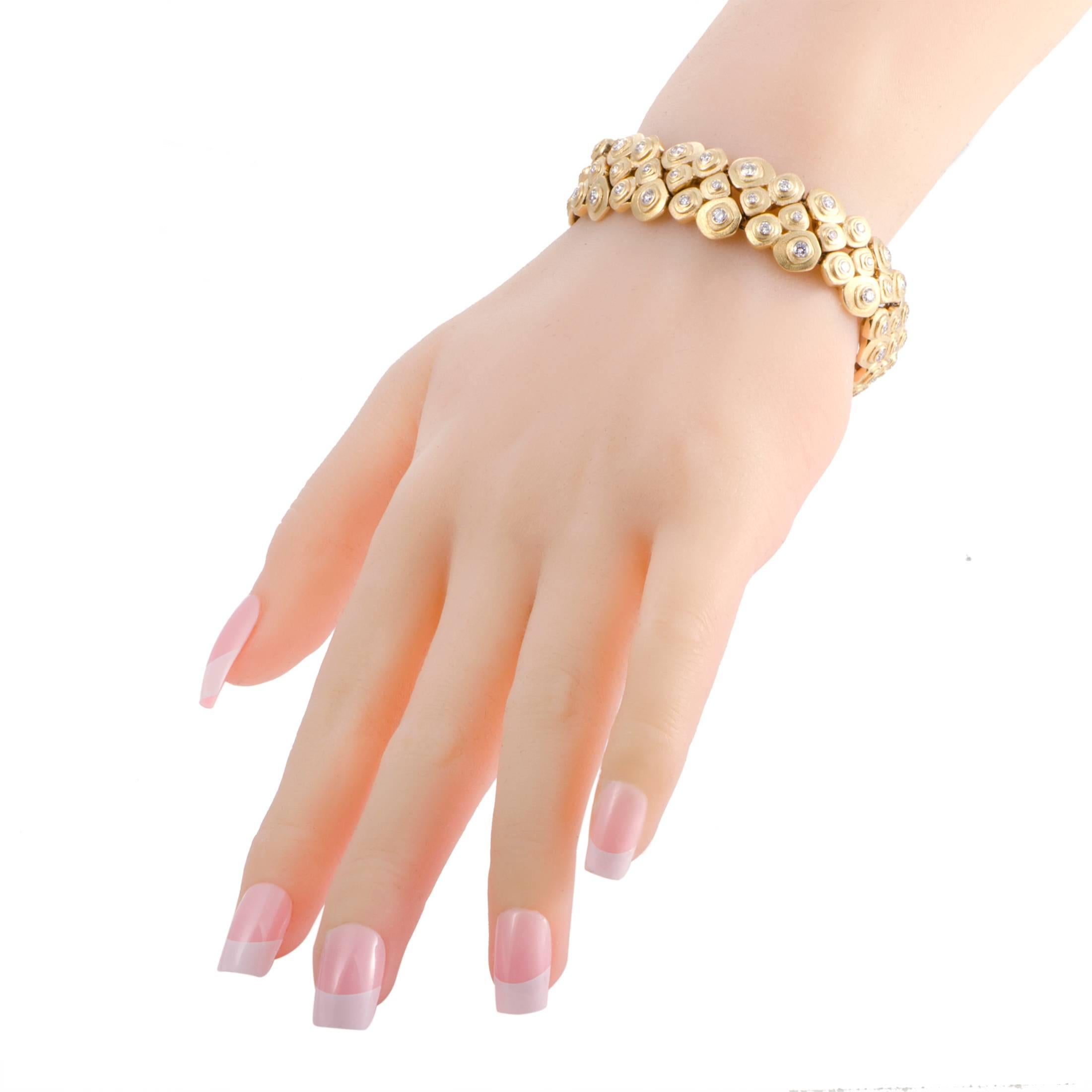 By combining delightful feminine design with luxurious materials, this “Pebble” bracelet from Alex Sepkus achieves a look of utmost elegance and prestige. The bracelet is made of quintessential 18K yellow gold and boasts diamond décor in the form of
