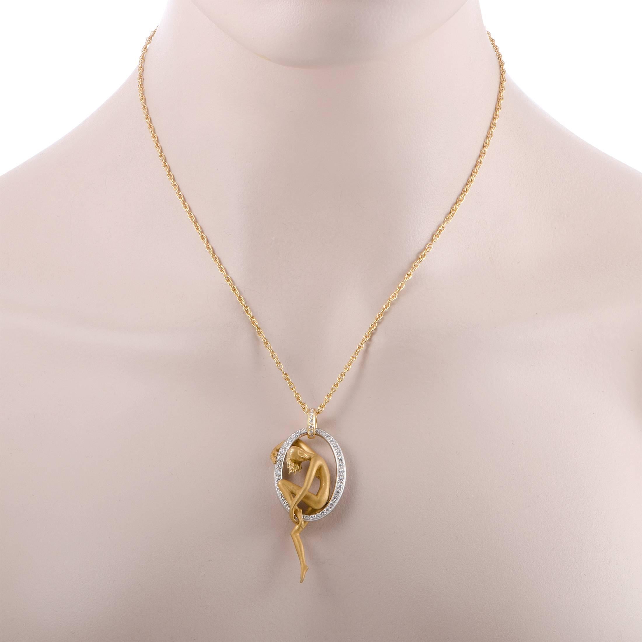 The classy prestigious materials and the gracefully elegant design the brand is known for create a spellbinding effect in this sublime Carrera y Carrera necklace that is made of eye-catching 18K yellow gold, featuring also 18K white gold elements in