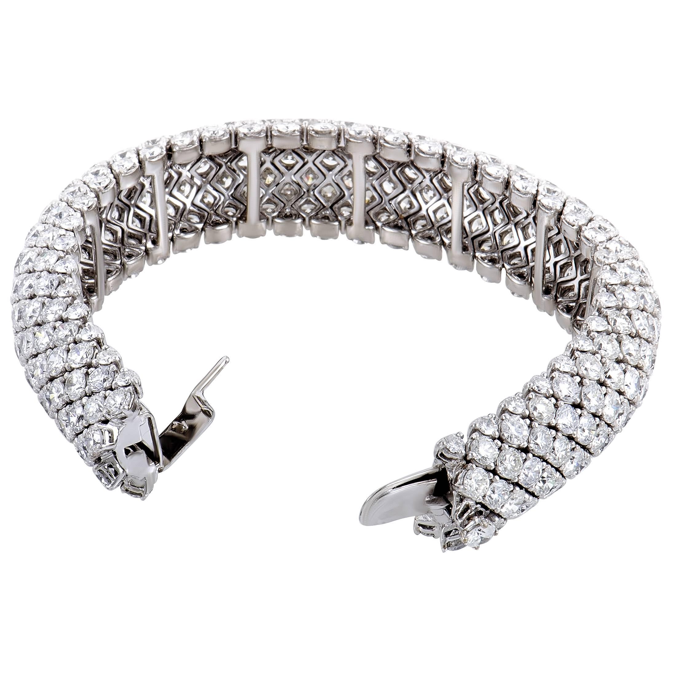 Diamond Pave and White Gold Bracelet In Excellent Condition In Southampton, PA