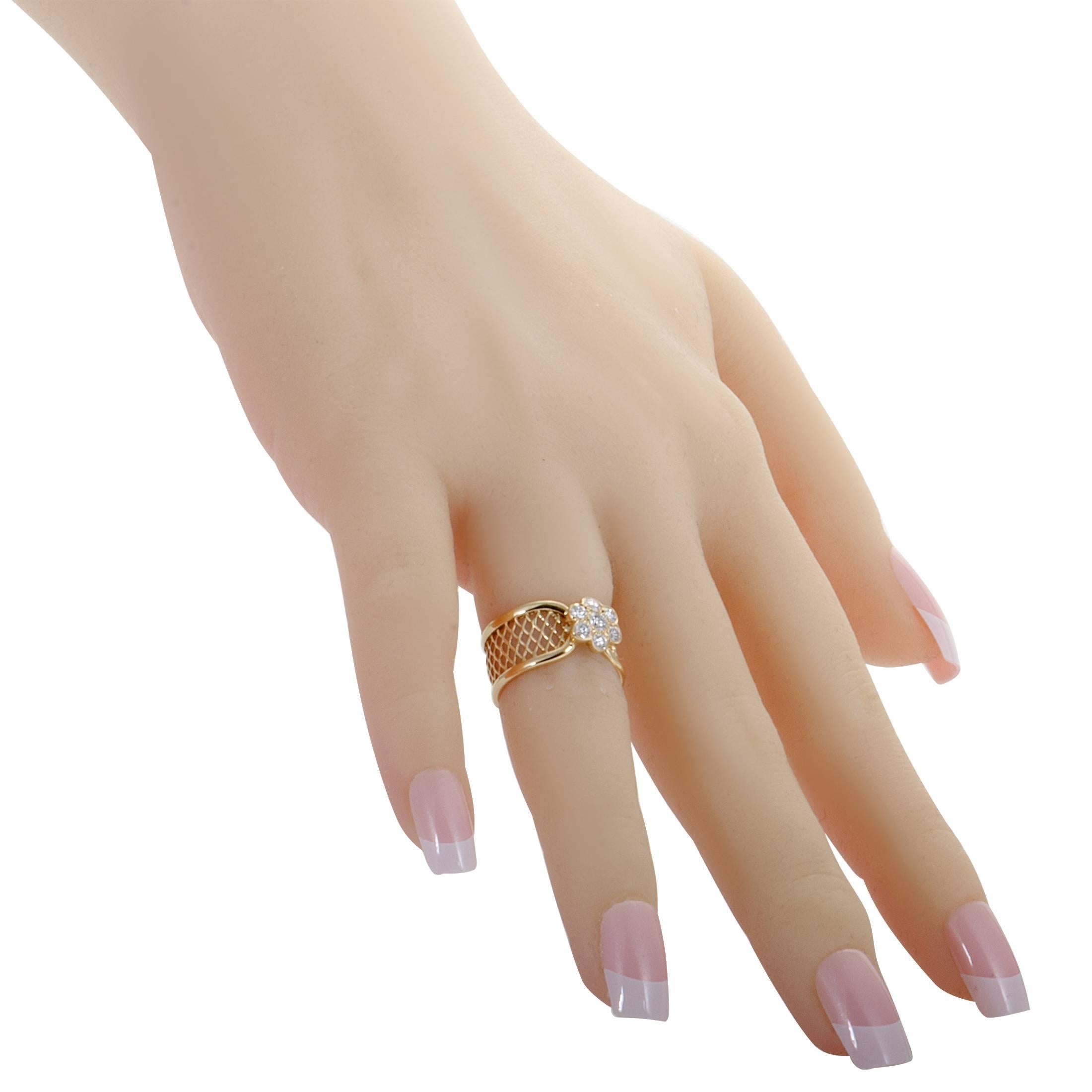 Women's Van Cleef & Arpels Fleurette Diamond Flower Yellow Gold Basket Weave Ring