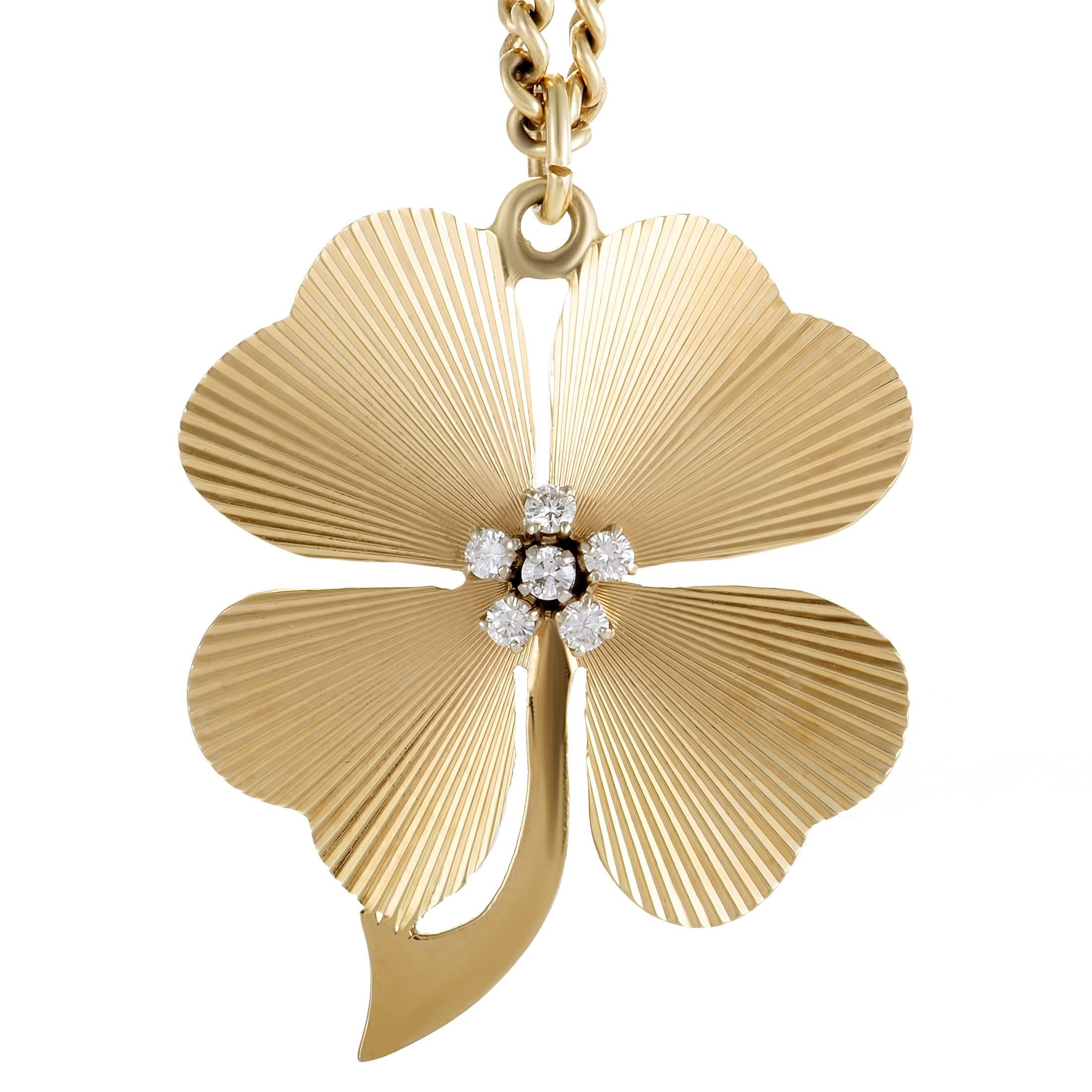 Boasting a remarkably designed and exquisitely crafted four-leaf clover that is believed to bring good luck, this adorable key chain designed by Tiffany & Co. offers exceptionally elegant and graceful appearance. It is made of stylish 14K yellow