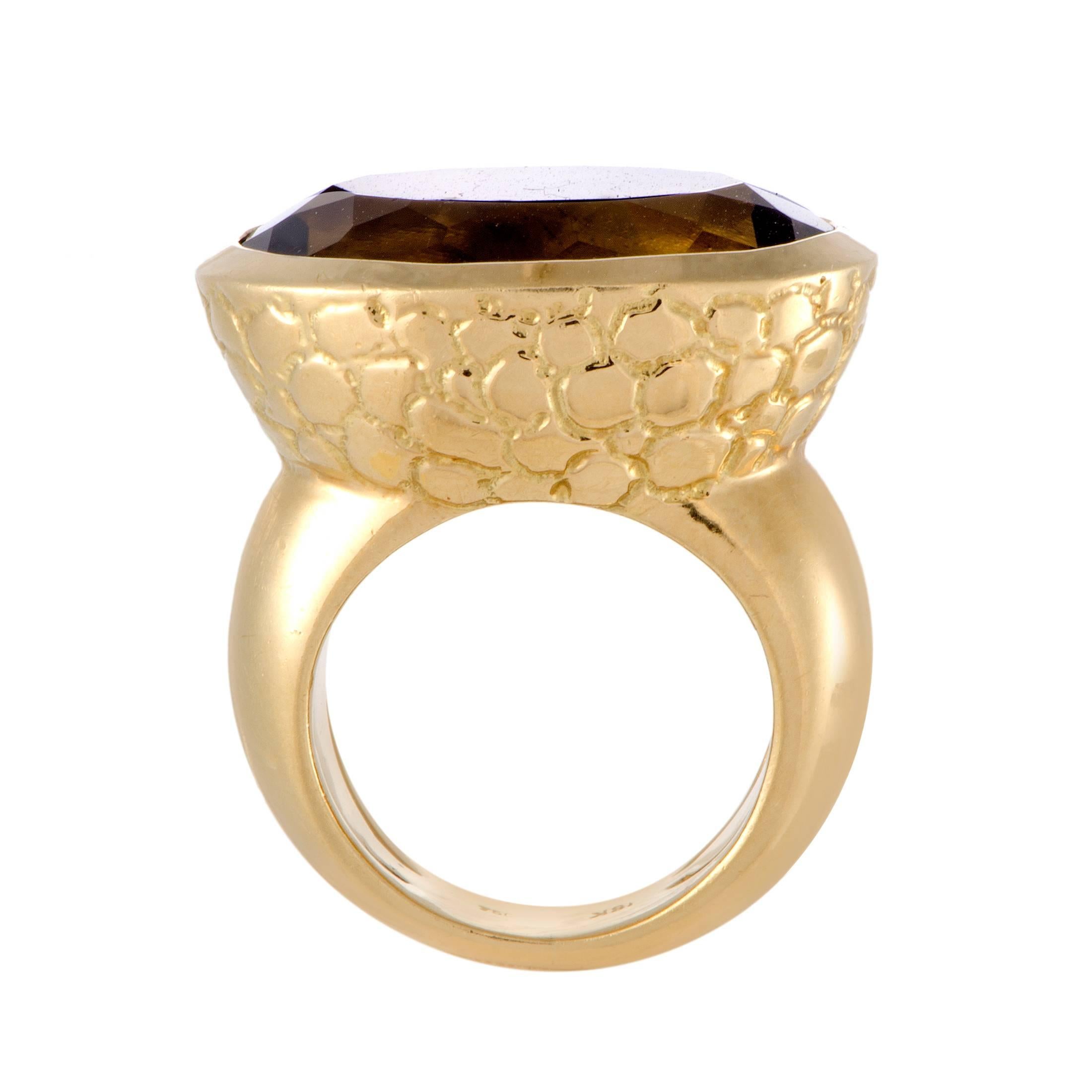 A faceted oval Golden Beryl stone rests atop this ring flaunting a rough, scaly pattern for a timeless elegance. It is crafted by Hellmuth in 18K yellow gold with a 24 carats stone and weighs 26.4grams.
Ring Size: 6
Ring Top Dimensions: 25mm x