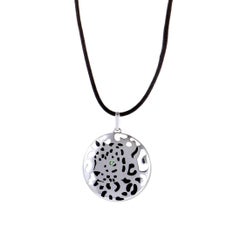 Cartier Panthère Emeraude Pendentif en or blanc émaillé et cordon