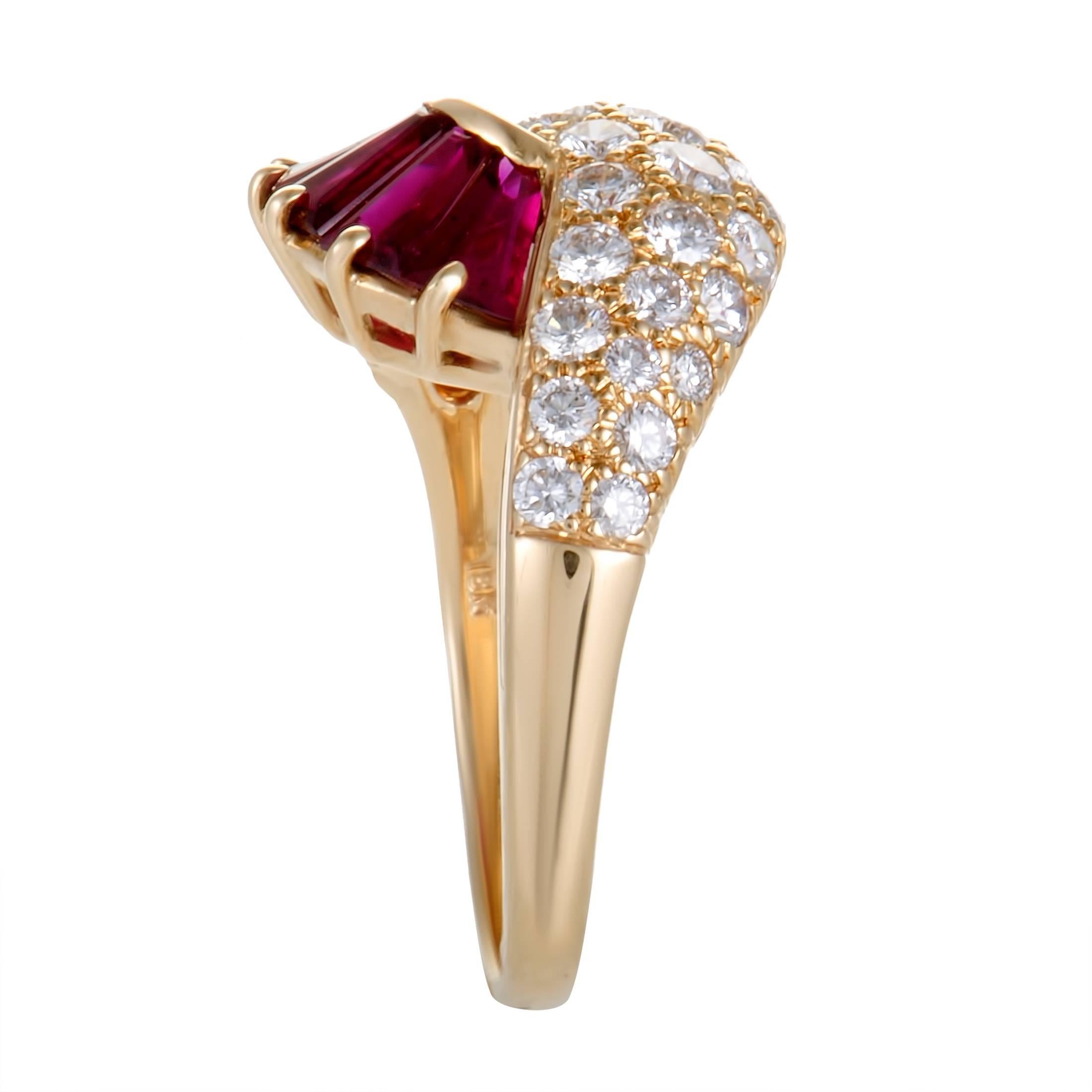 Oscar Heyman Diamond and Ruby Yellow Gold Ring In Excellent Condition In Southampton, PA