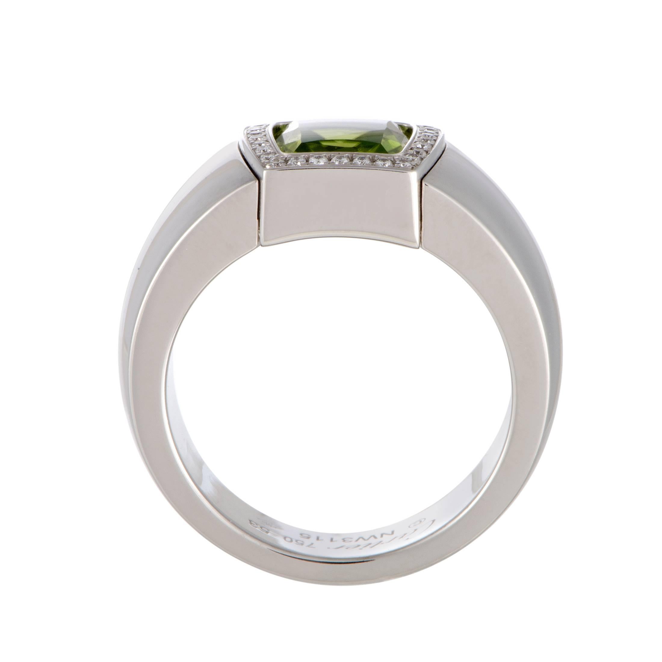 Evoking images of the emblematic shape characteristic for the famous La Dona collection, this sublime ring from Cartier boasts glistening peridot and scintillating diamonds against impeccably polished 18K white gold.
Ring Size: 6.75
Ring Top