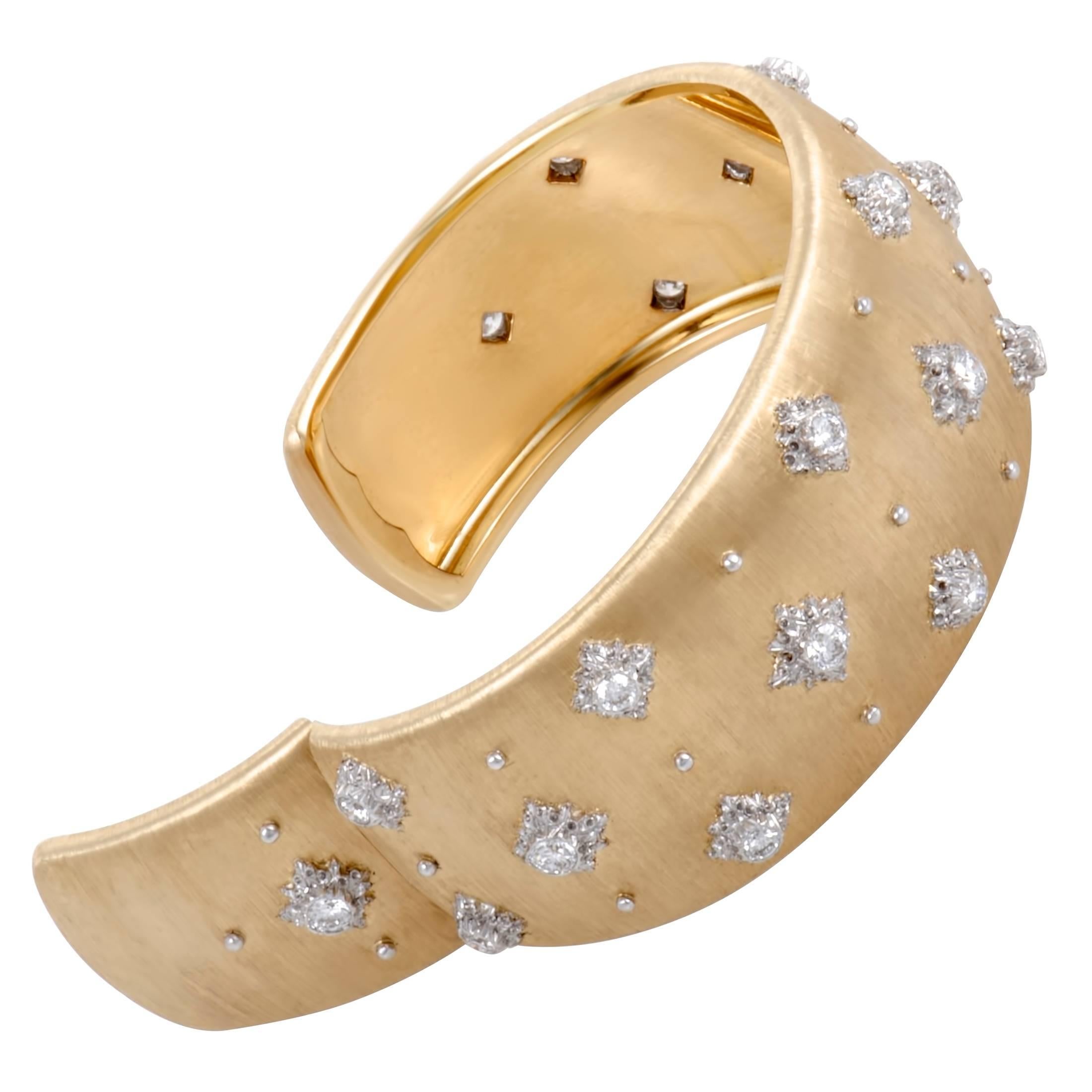 Round Cut Buccellati Macri Diamond Yellow and White Gold Cuff Bracelet
