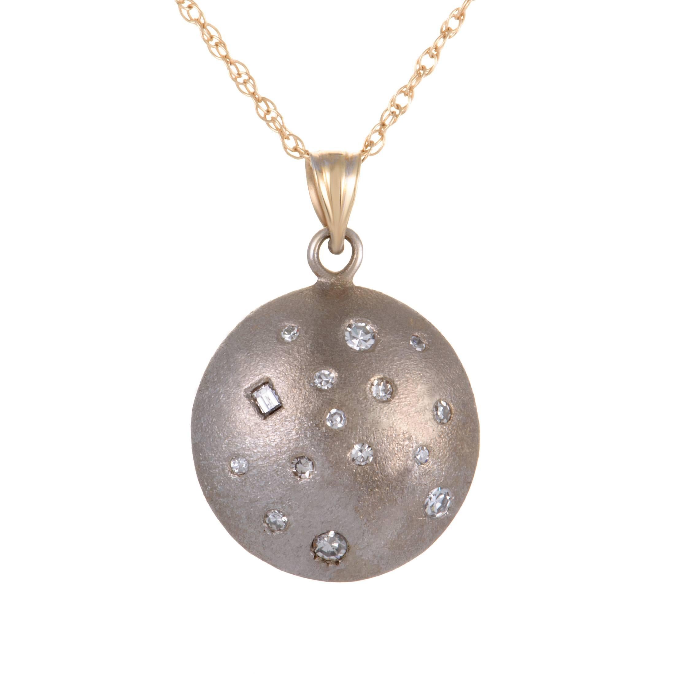 Featuring a pendant that can be worn on both sides, this extraordinary necklace offers both an elegantly gleaming look, as well as a slightly subdued, understated rhodium-accented one. The necklace is made of 18K yellow gold and boasts a total of