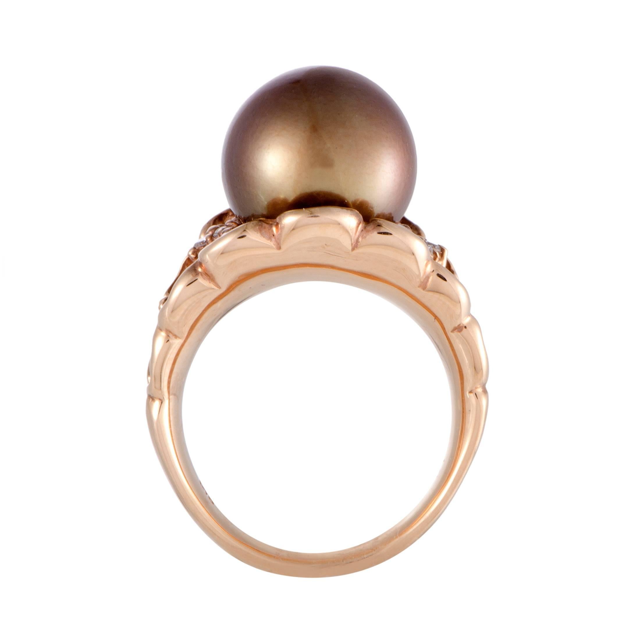 Endearingly feminine, this delightful ring is made of 18K rose gold and decorated with a sublime brown pearl and 0.18 carats of diamonds, offering an exceptionally elegant, stylish appearance.
Ring Size: 6.25
Ring Top Dimensions: 22mm x 17mm
Band