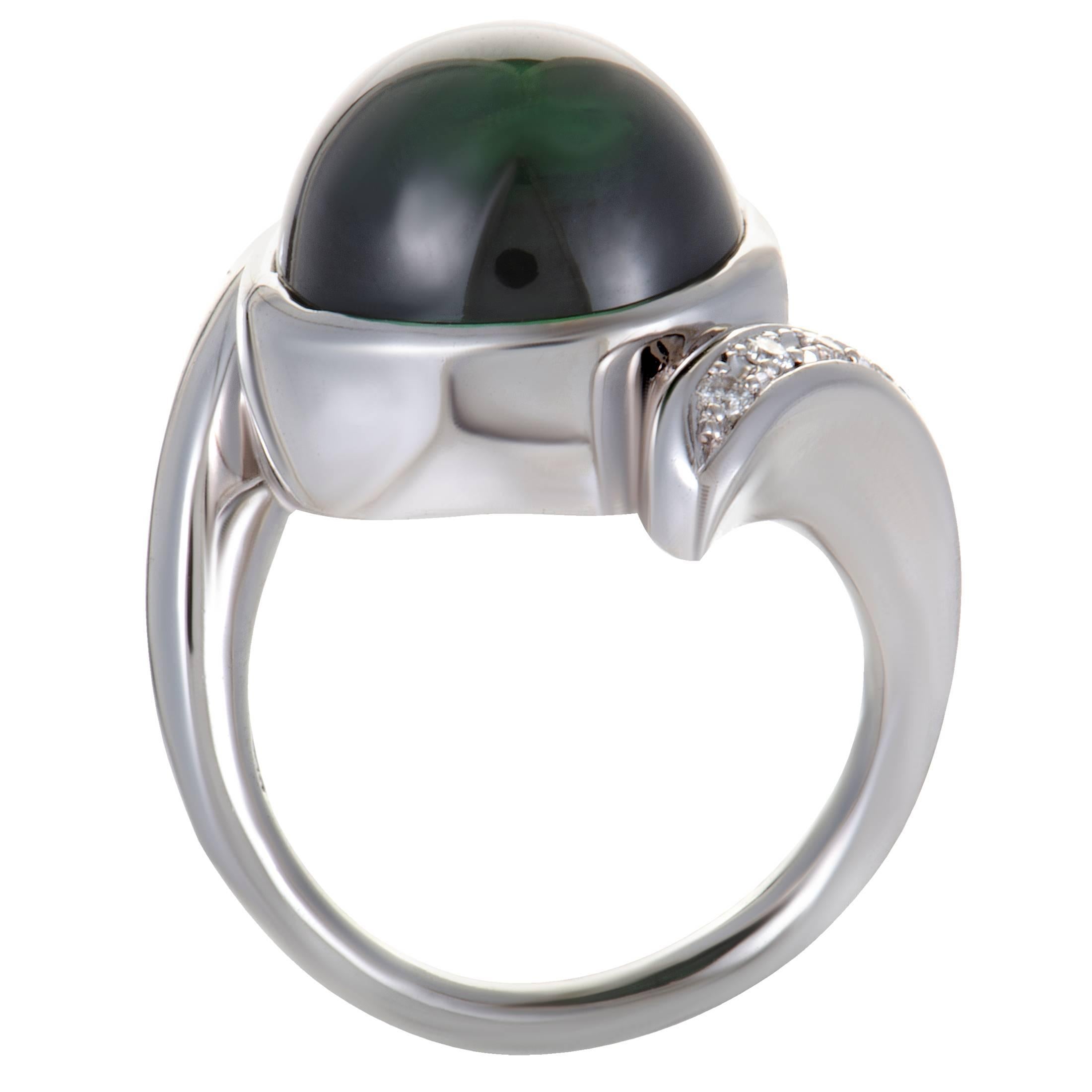 The stunning green tourmaline produces a captivating effect in this exceptional ring made of elegant 18K white gold. The tourmaline weighs 17.68 carats and it is accentuated by 0.10 carats of sparkly diamonds.
Ring Size: 6.25
Ring Top Dimensions: