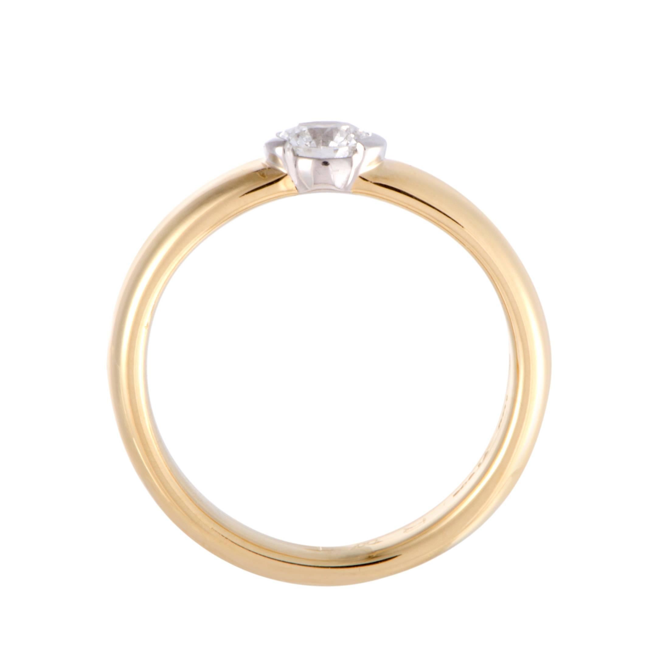 Embodying the very essence of the famed American jeweler’s designs, this Tiffany & Co. ring exudes timeless elegance and refinement. Made of classy 18K yellow gold, the ring features a segment in platinum, set with an F-color diamond of VS1