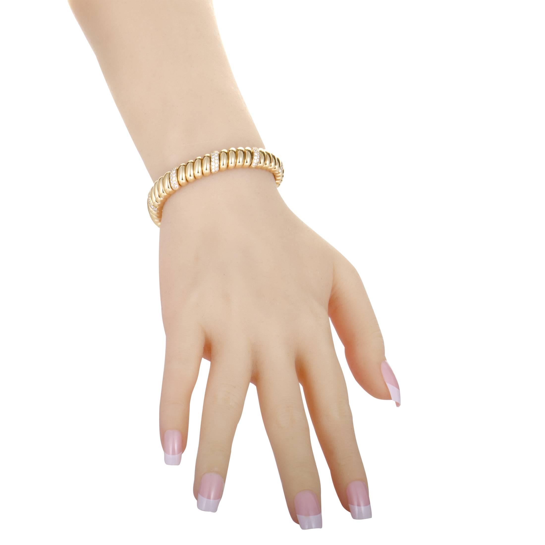 This vintage piece from Cartier features a wonderfully classy design complemented with gorgeous diamond decor, and offers a look of absolute prestige and elegance. The bracelet is made of 18K yellow gold and boasts a total of 1.96 carats of