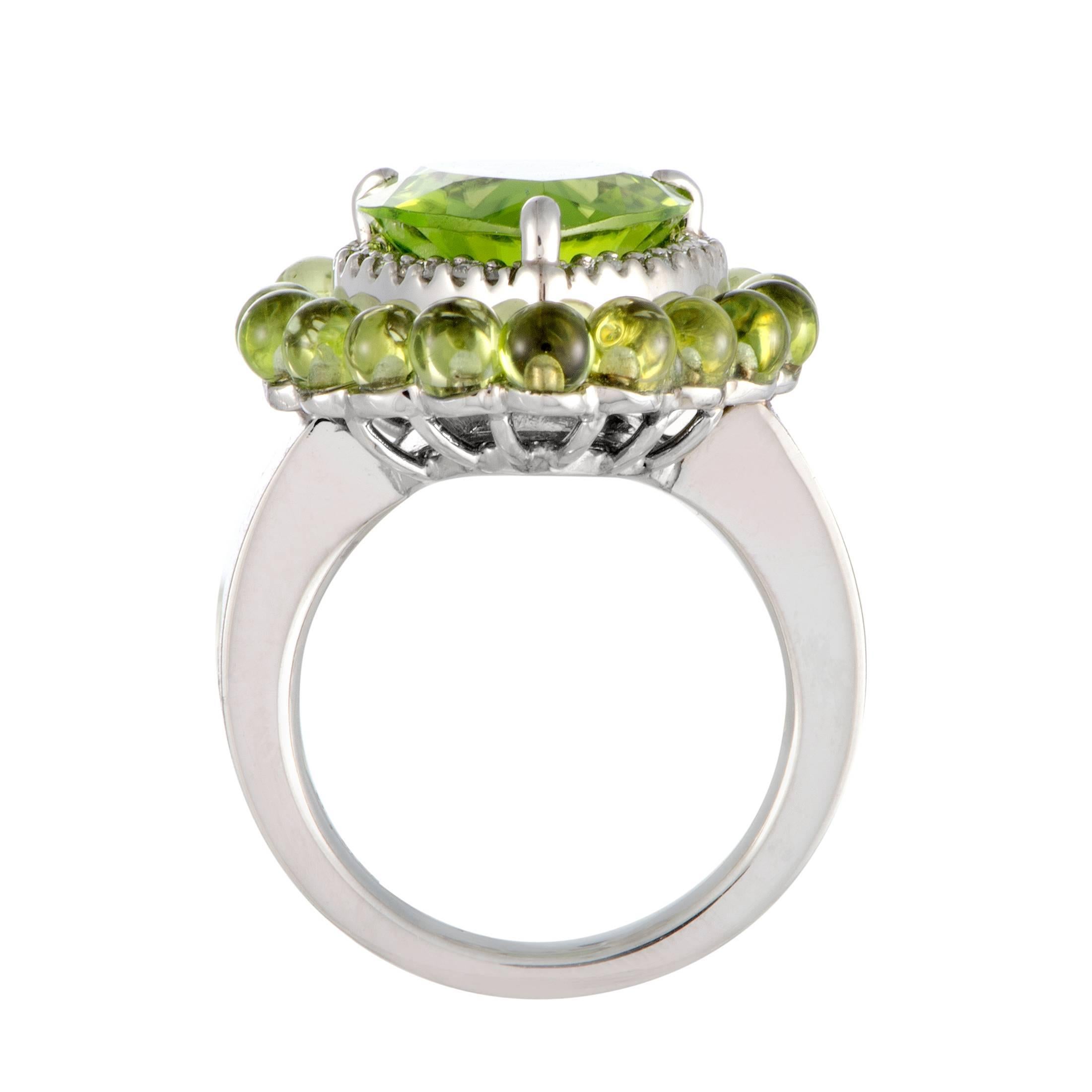 The stunning color and exquisite cut of the central peridot weighing 5.22 carats produce a fantastic sight which is brilliantly completed by the nifty side peridots totaling 4.34 carats as well as glittering diamonds amounting to 0.17 carats in this