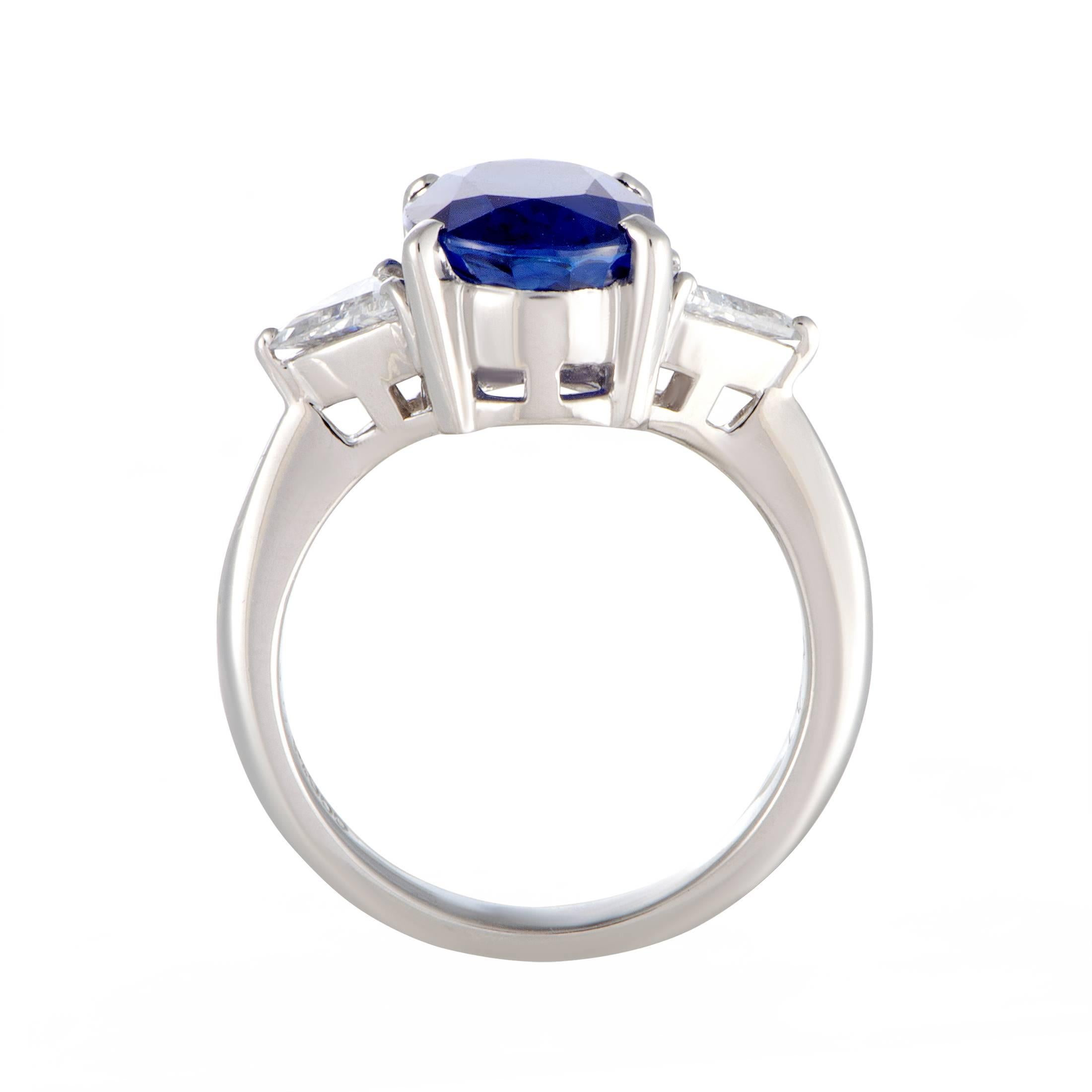 Made of prestigious platinum and set with a captivating sapphire complemented by scintillating diamonds, this sublime ring exudes elegance and refinement. The sapphire weighs 4.05 carats and the diamonds total 0.41 carats.
Ring Size: 5.75
Ring Top
