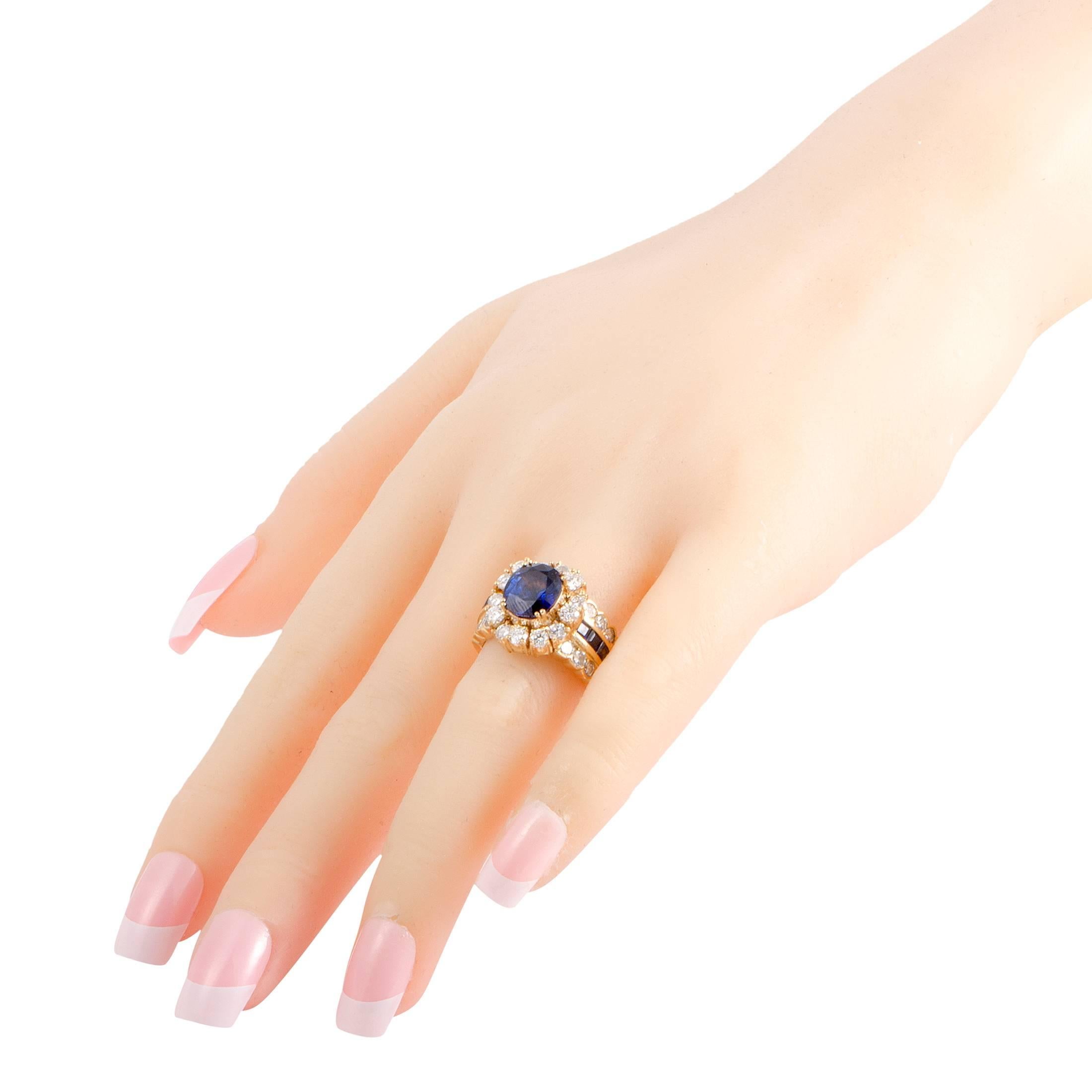 Diamond and Sapphire Gold Flower Ring In Excellent Condition In Southampton, PA