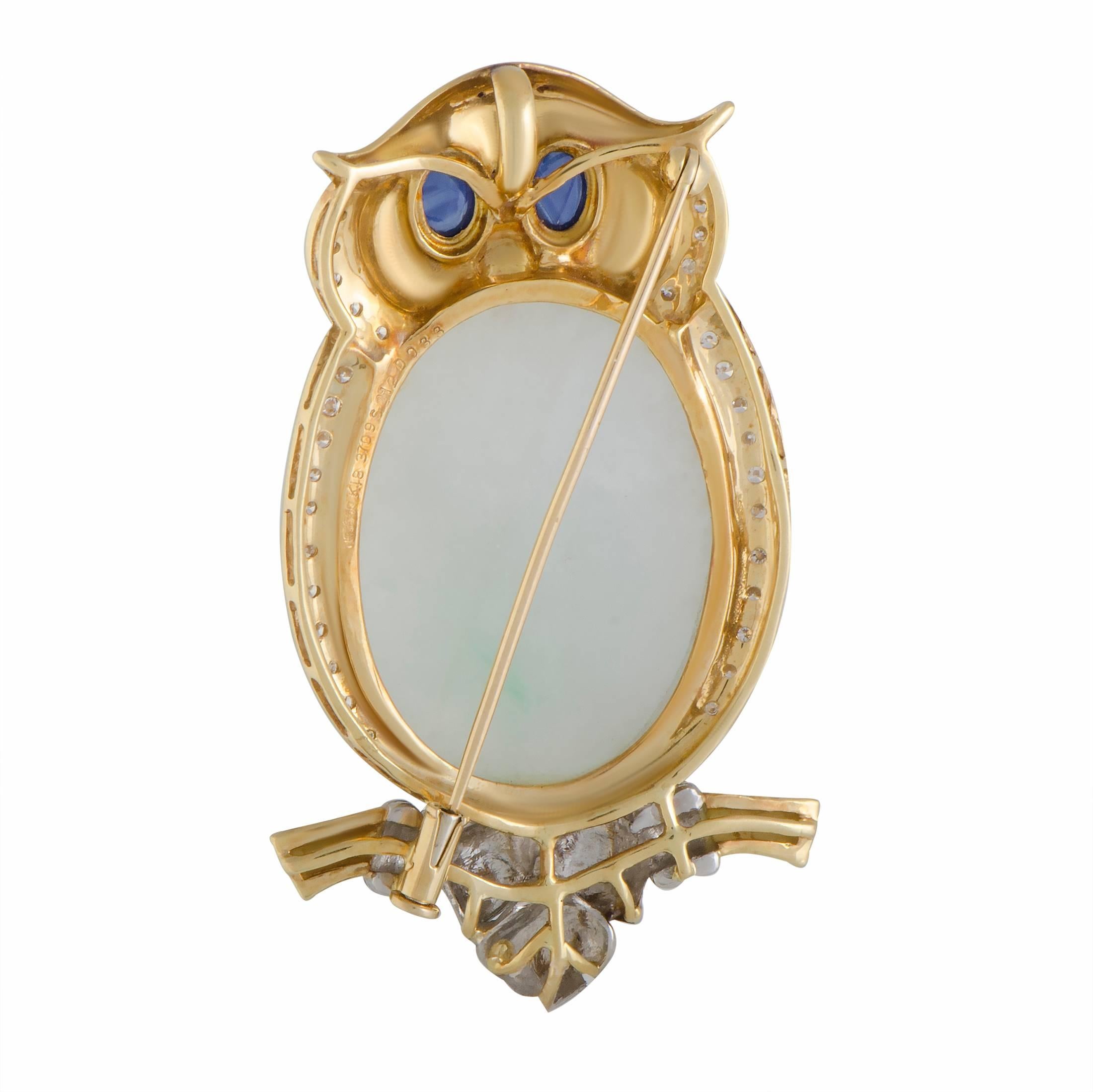 Depicting an owl in an incredibly prestigious manner, this extraordinary brooch that can also be worn as a pendant boasts a stunningly offbeat appeal. The brooch is made of 18K yellow and white gold and it is decorated with 1.00 carat of sapphires,