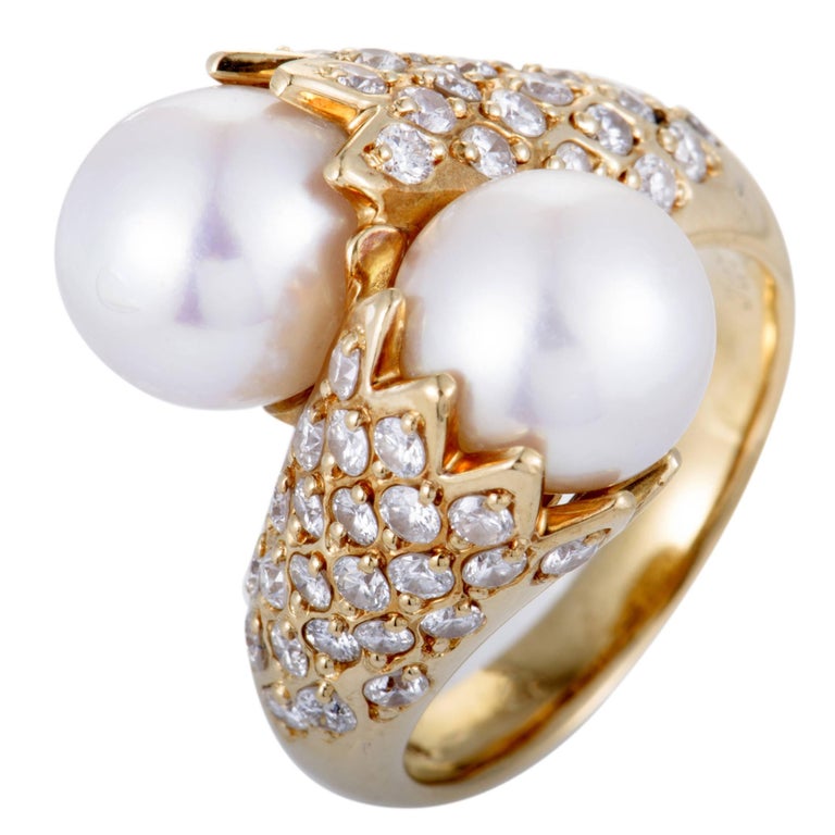 Diamond and White Pearl Gold Ring For Sale at 1stDibs