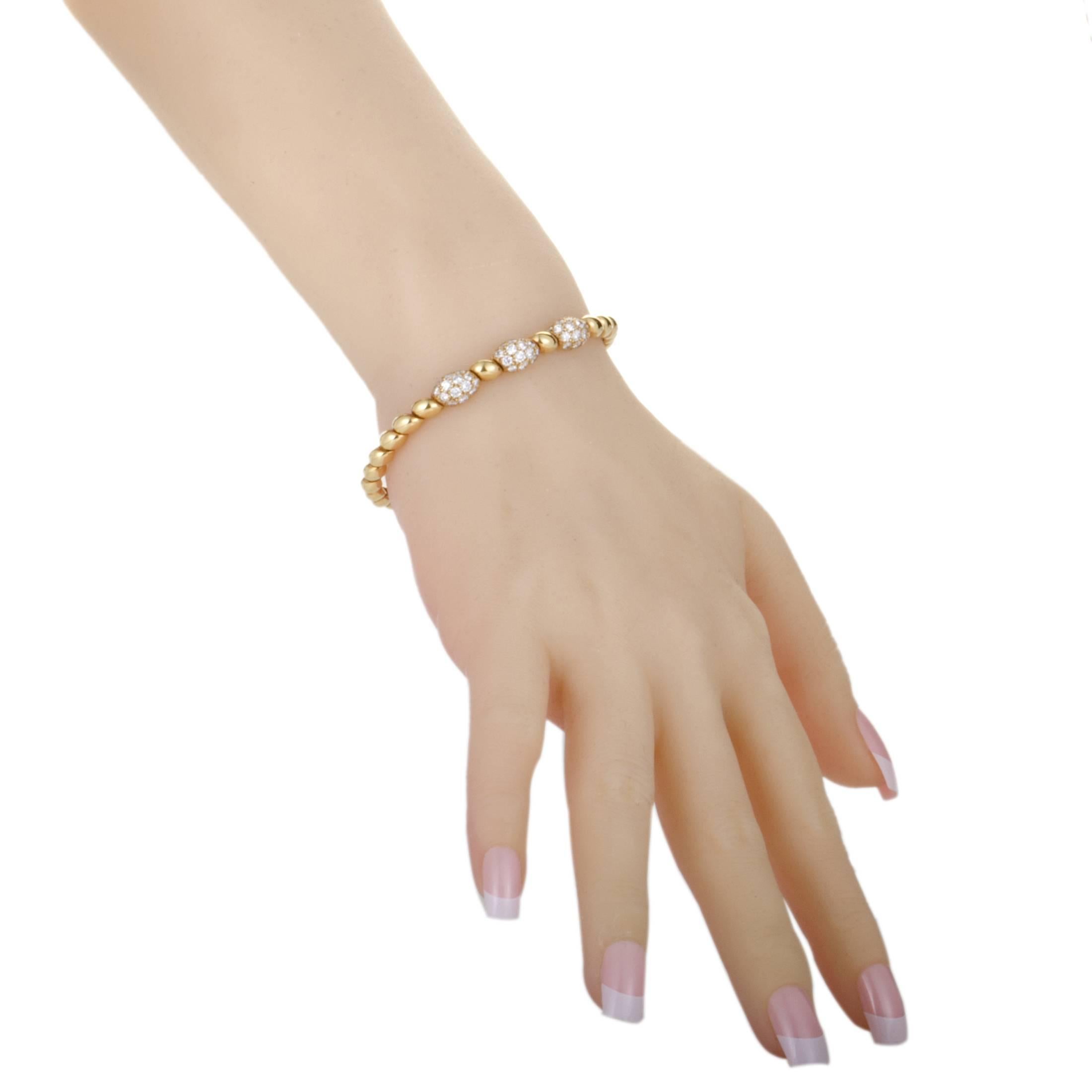 This vintage bracelet by Van Cleef & Arpels is extremely exquisite in design and style. The breathtaking item is lavishly designed in 18K yellow gold, featuring 1.85ct of sparkling diamonds that elevate the captivating beauty of the