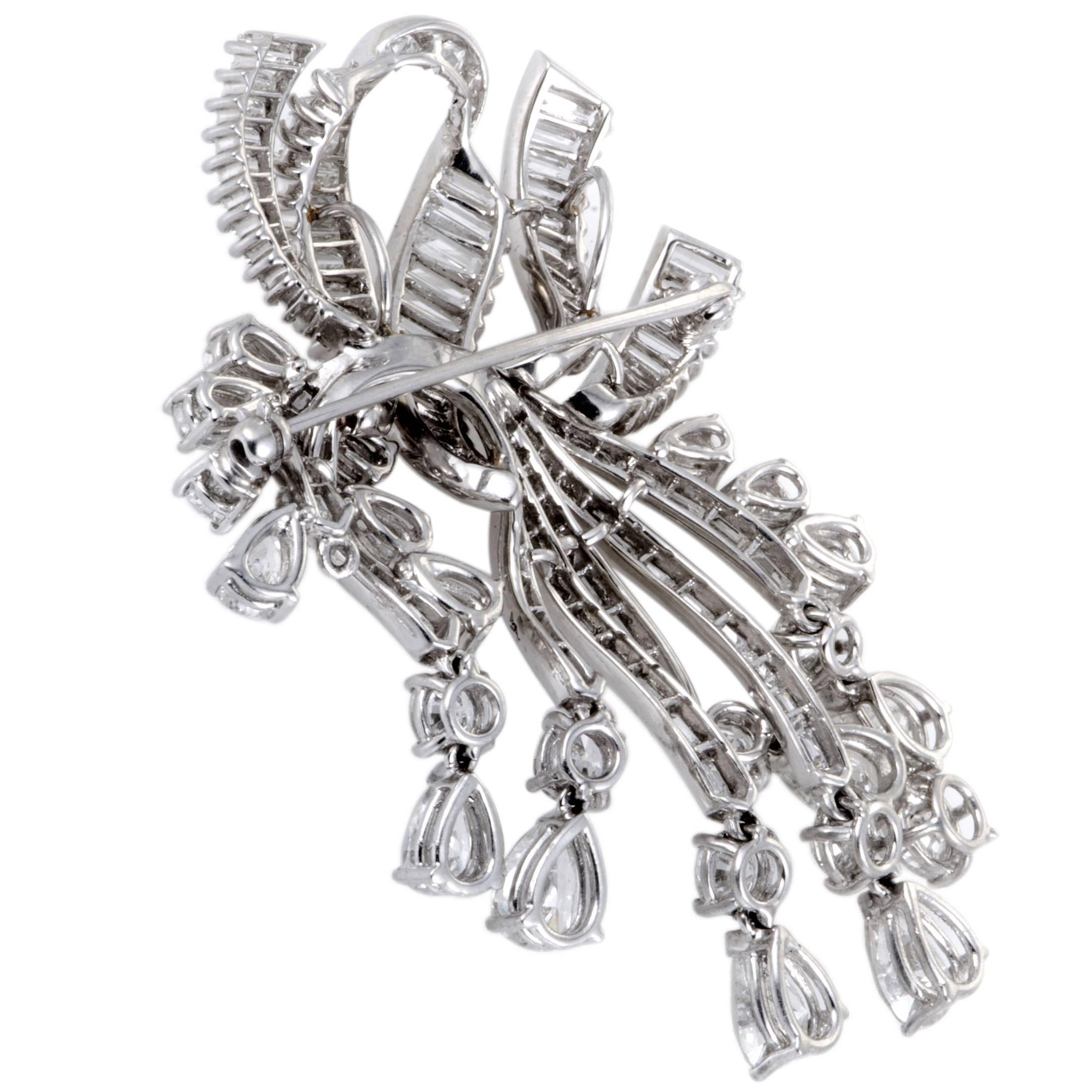 Masterfully crafted from prestigious platinum and lavishly decorated with a plethora of scintillating diamond stones, this dazzling brooch boasts an exceptionally luxurious appeal. The brooch is set with a total of approximately 22.00 carats of