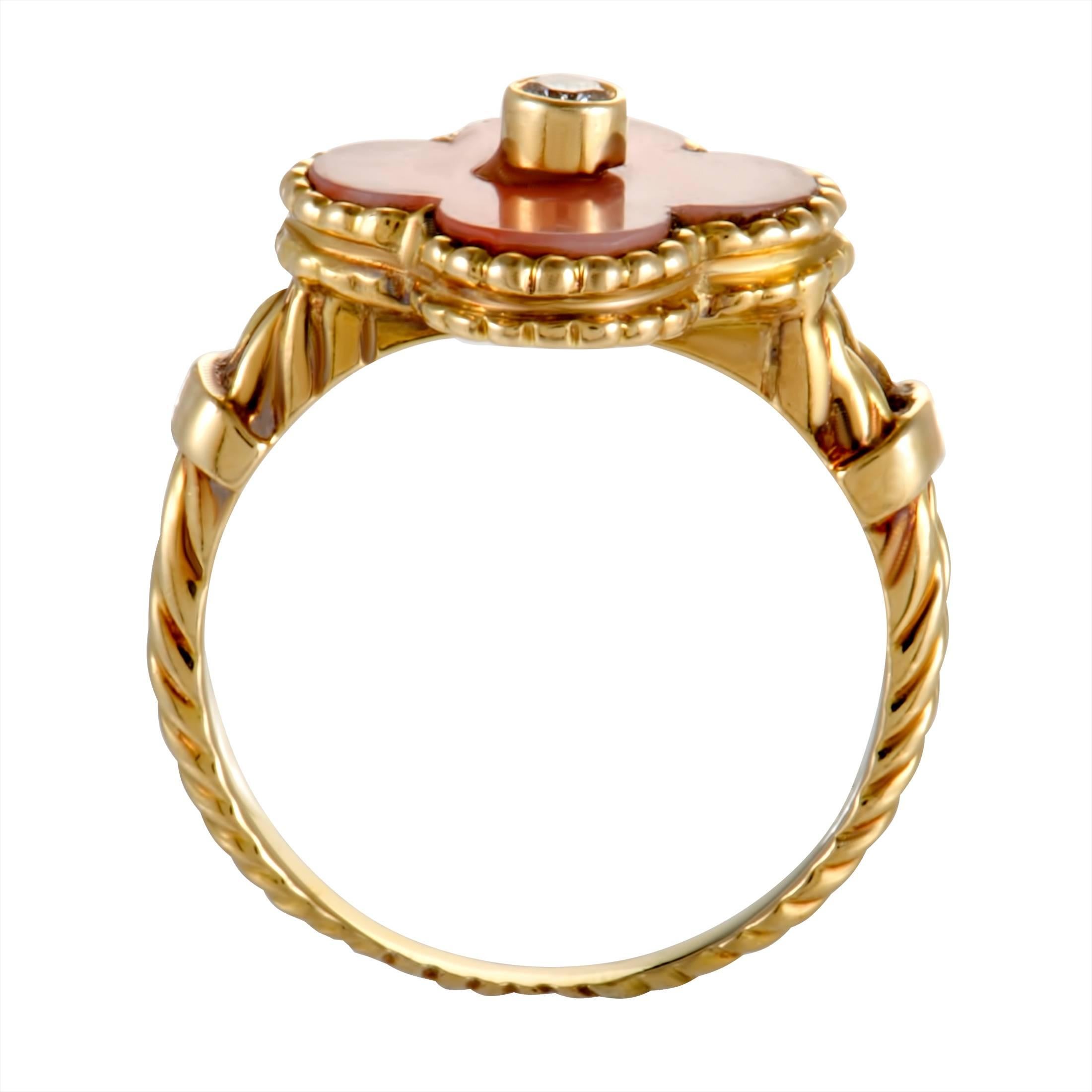 Beautifully designed in 18K yellow gold, this extravagant ring by Van Cleef & Arpels is simply gorgeous! Its splendid design has its iconic motif made of red coral and a twinkling diamond placed perfectly in the center that accentuates the complete