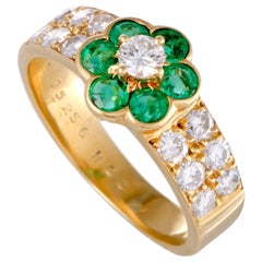 Van Cleef &amp;amp; Arpels, bague fleur en or jaune avec émeraude, émeraude et diamants