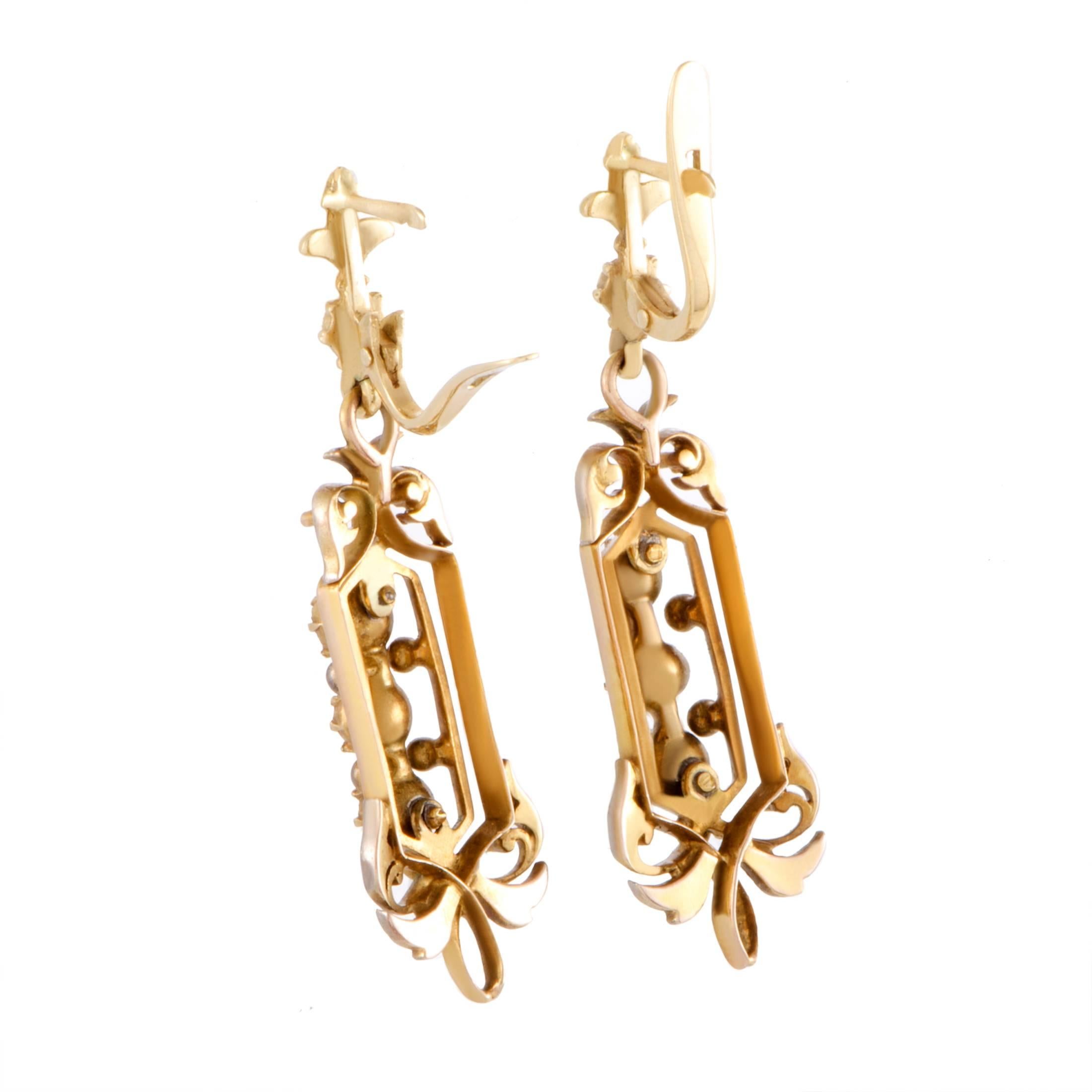 Diamond Yellow Gold Dangle Earrings In Excellent Condition In Southampton, PA
