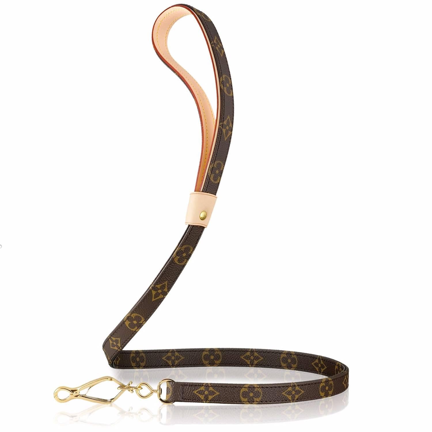 Mit der Baxter Hundeleine von Louis Vuitton können Sie Ihren Sinn für Stil auf Ihren vierbeinigen Begleiter übertragen und ihm gleichzeitig das Halsband reichen! Unter Beibehaltung der höchsten Designstandards der Luxusmarke umfasst die Leine ein