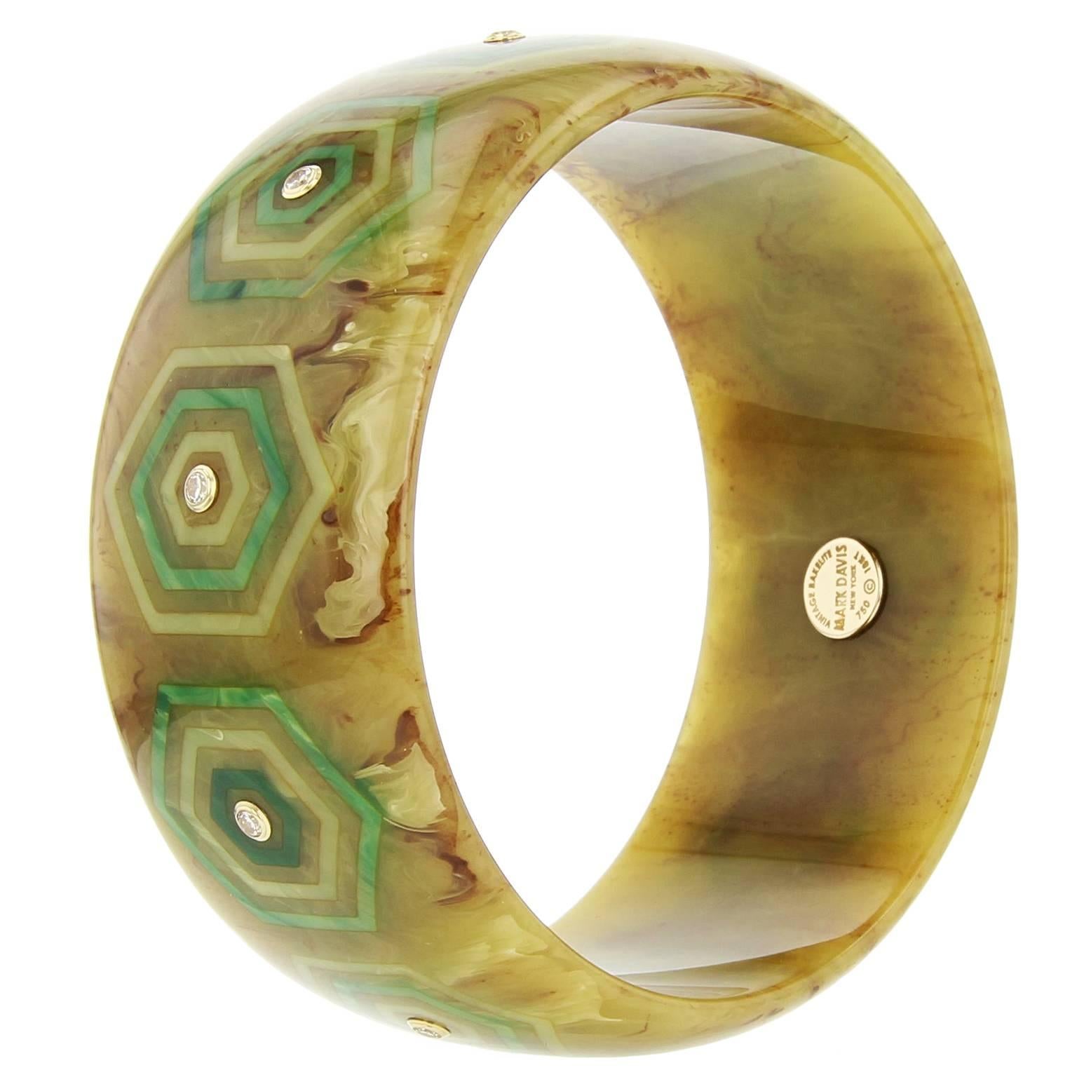 This elegant Mark Davis Collector bangle was handcrafted using brownish olive green marbled vintage bakelite. Masterfully inlaid with multiple thin hexagonal concentric motifs and detailed with fine diamonds set in 18k yellow gold bezels.  

Full